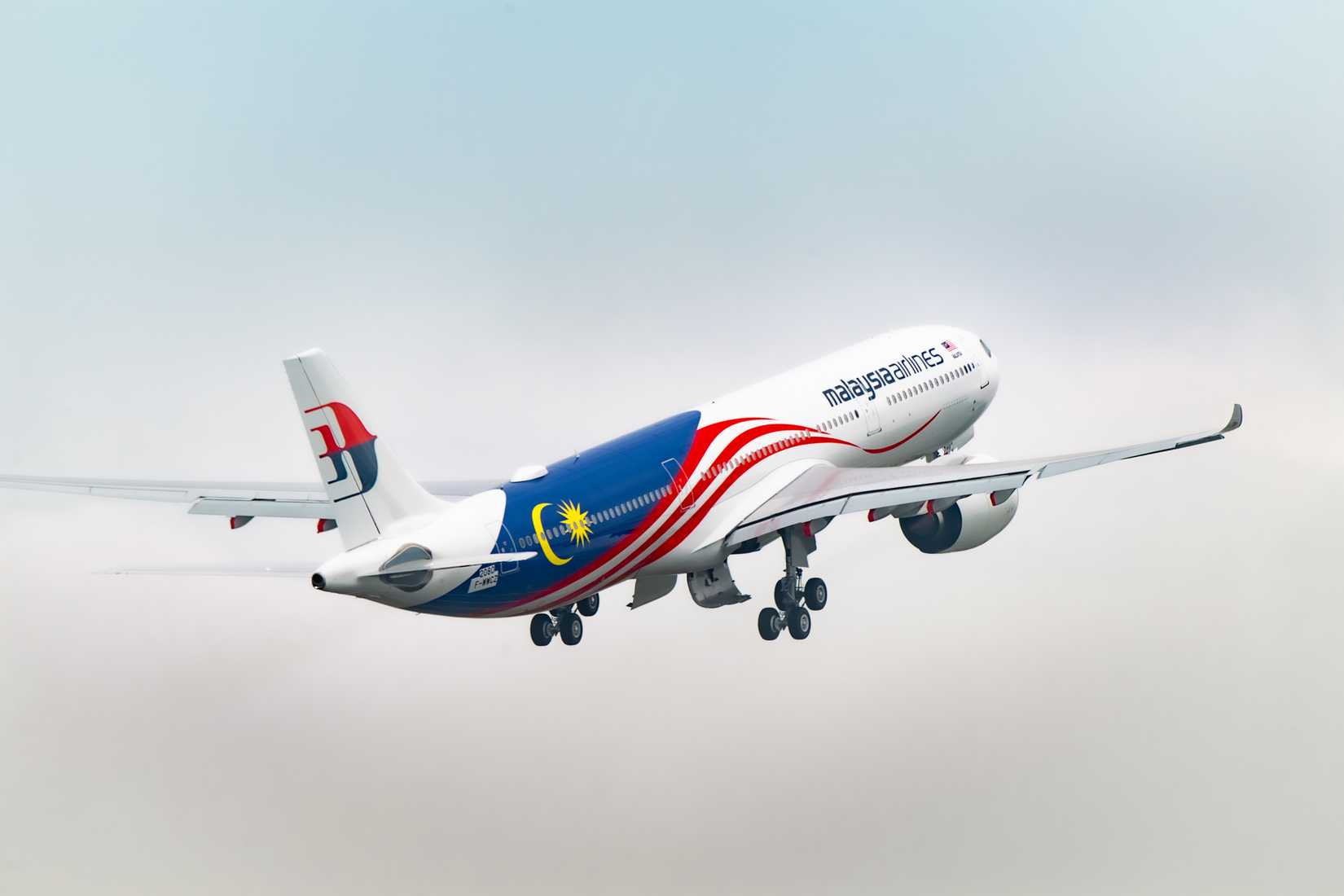 A330neo Malaysia Airlines climbing