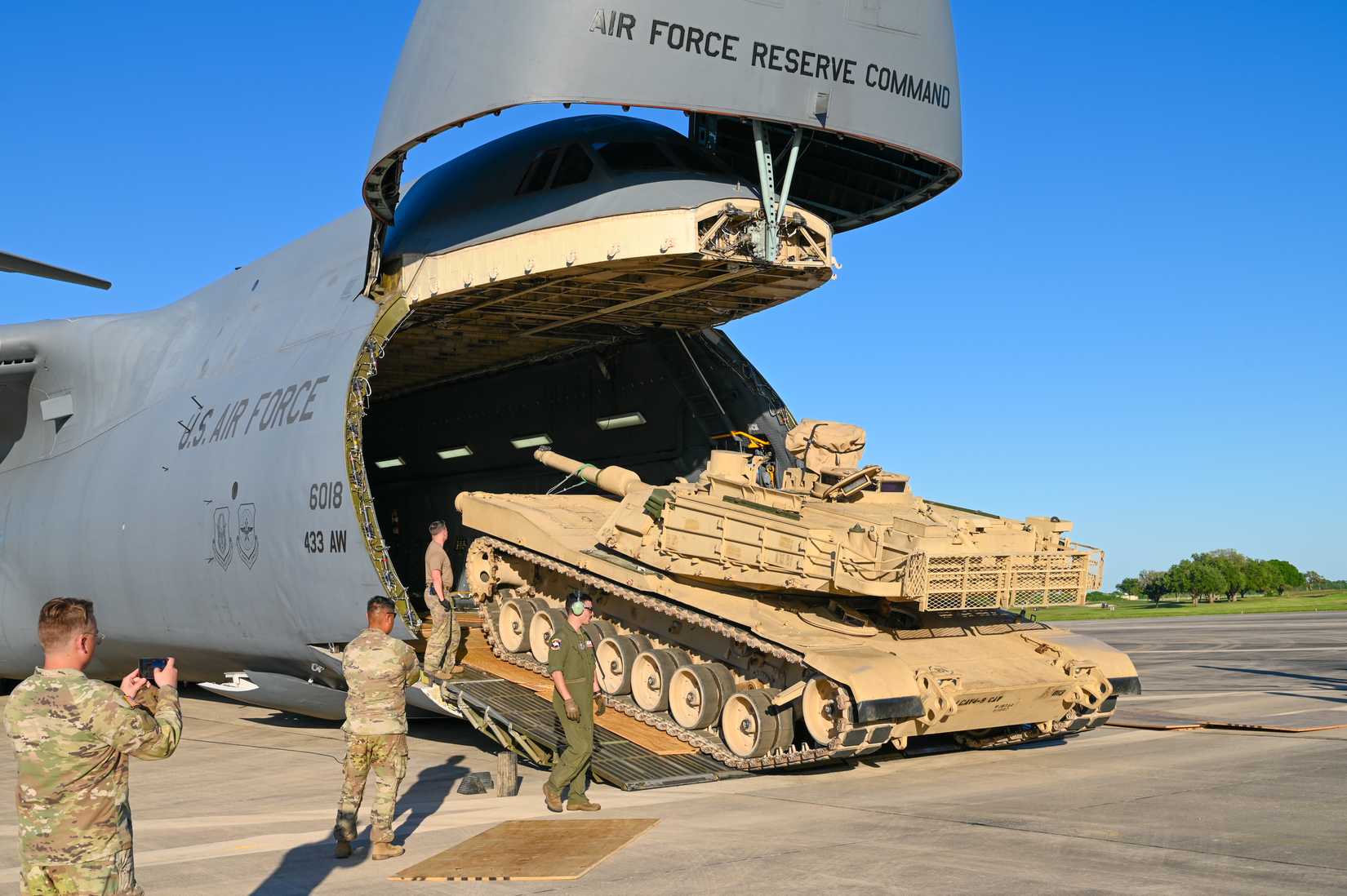 An M1A2 Abrams Main Battle Tank rolls out from a C-5M Super Galaxy