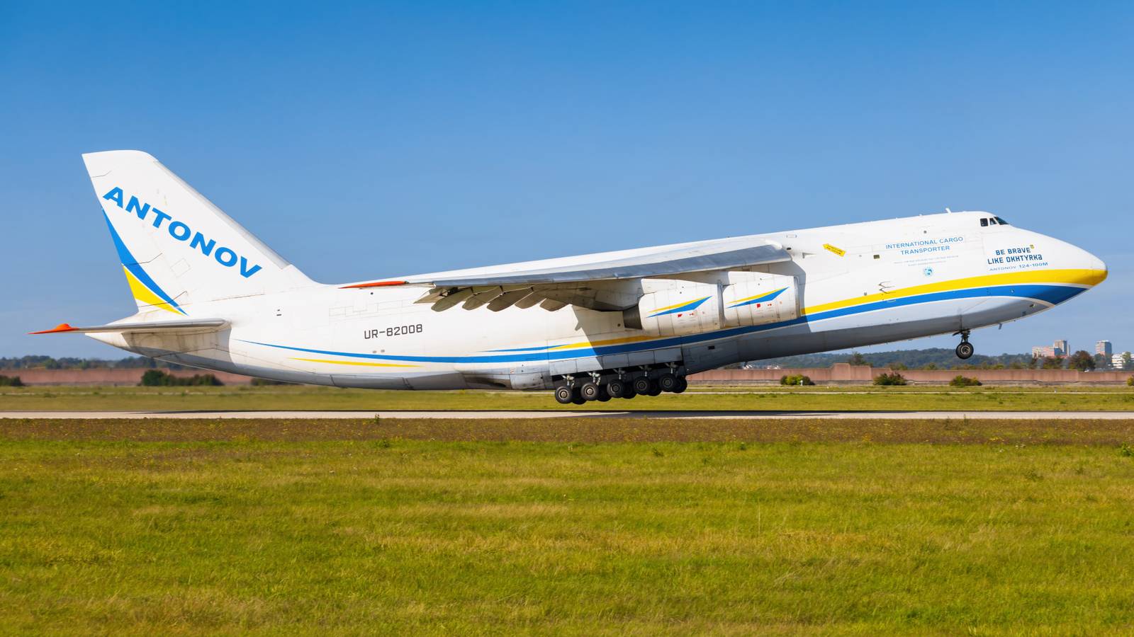 Antonov An-124 Escapes Kyiv After 3-Year Ordeal Amid War