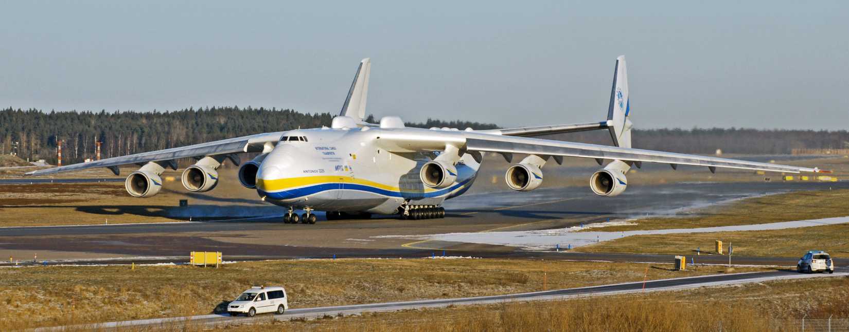 Why The Airbus A380 Has So Many Tires