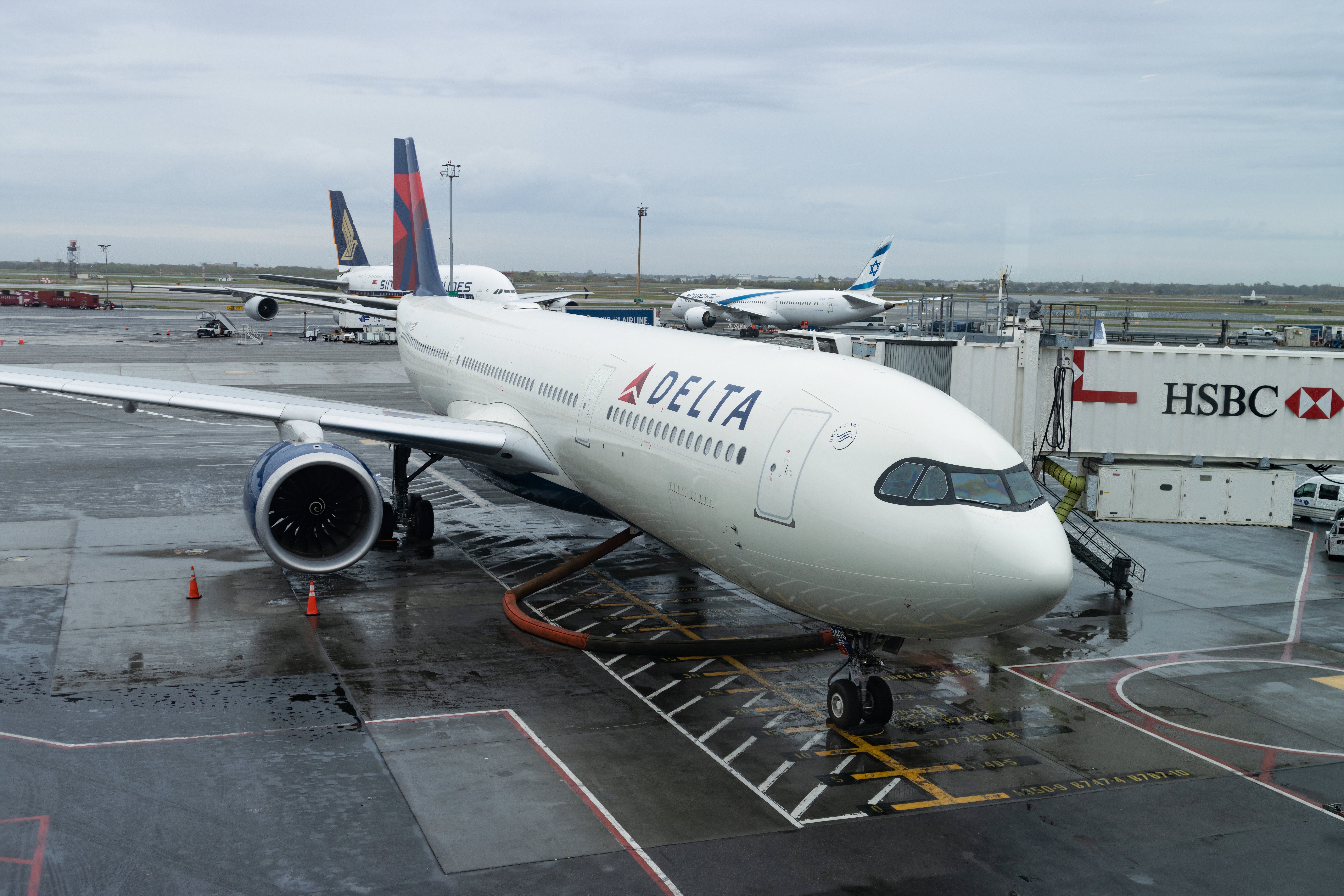 New York JFK Airport Breaks Record: 10 Airlines, 19 Daily Flights To Middle East This Winter