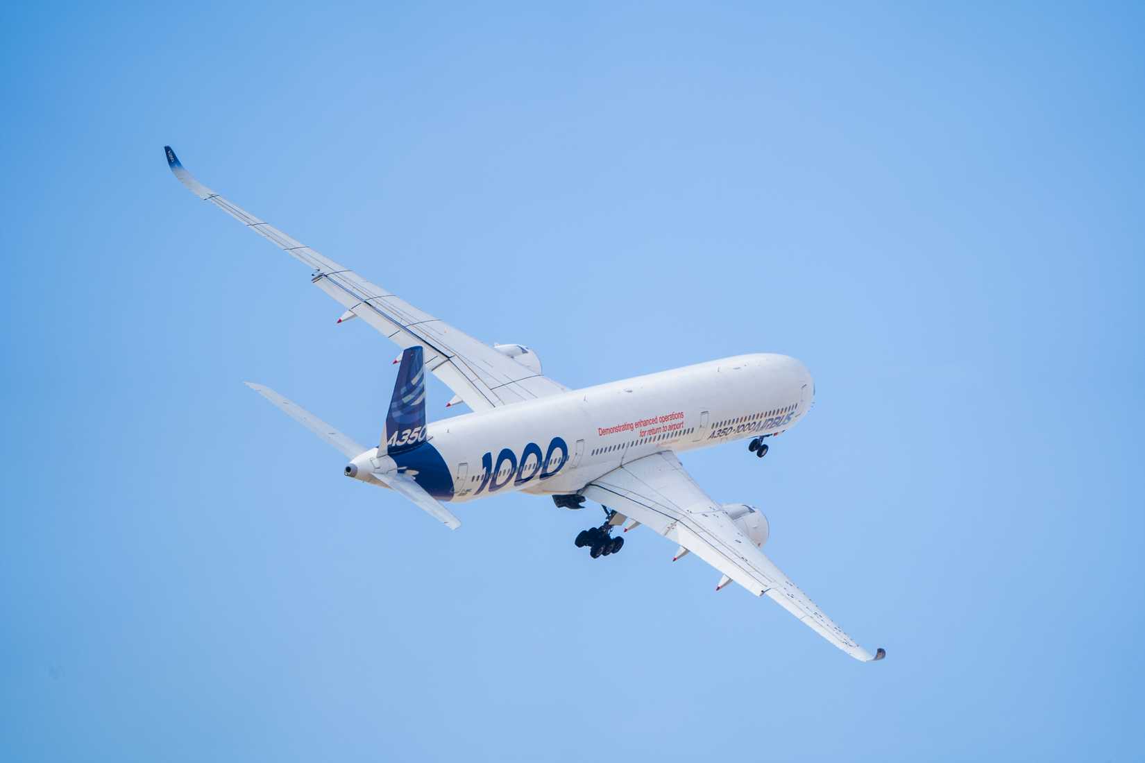 Dubai Airshow 2023 A350-1000 Flying display