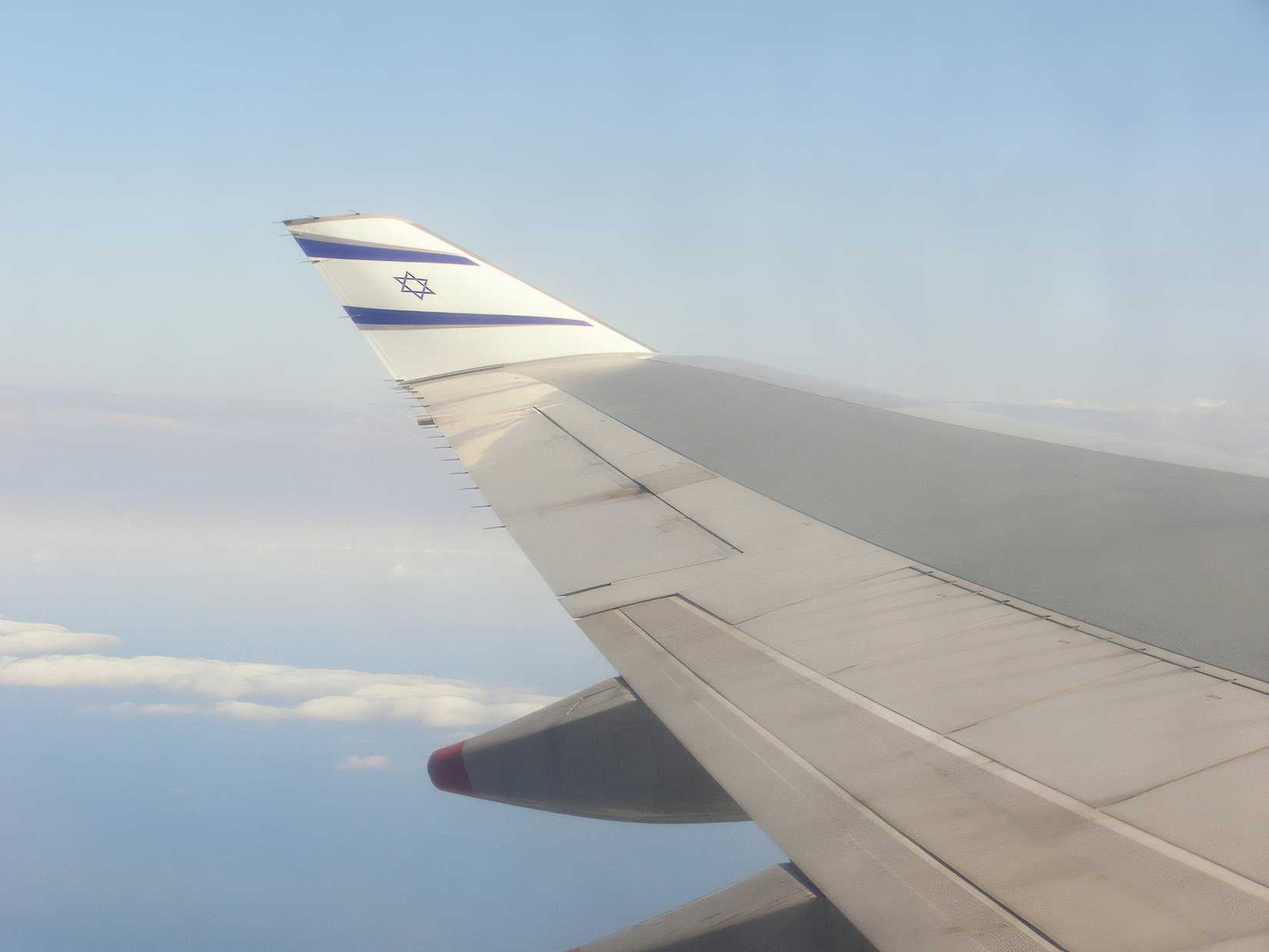 747 Wing Ribs Is The Boeing 747-400 Bigger Than The 747-200?