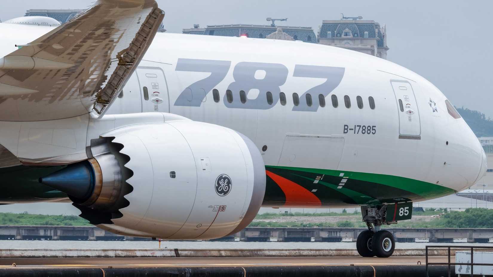 EVA AIR 787-9 cropped
