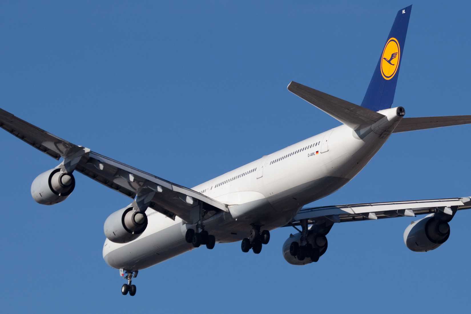 Lufthansa Airbus A340 landing at JFK shutterstock_45192733