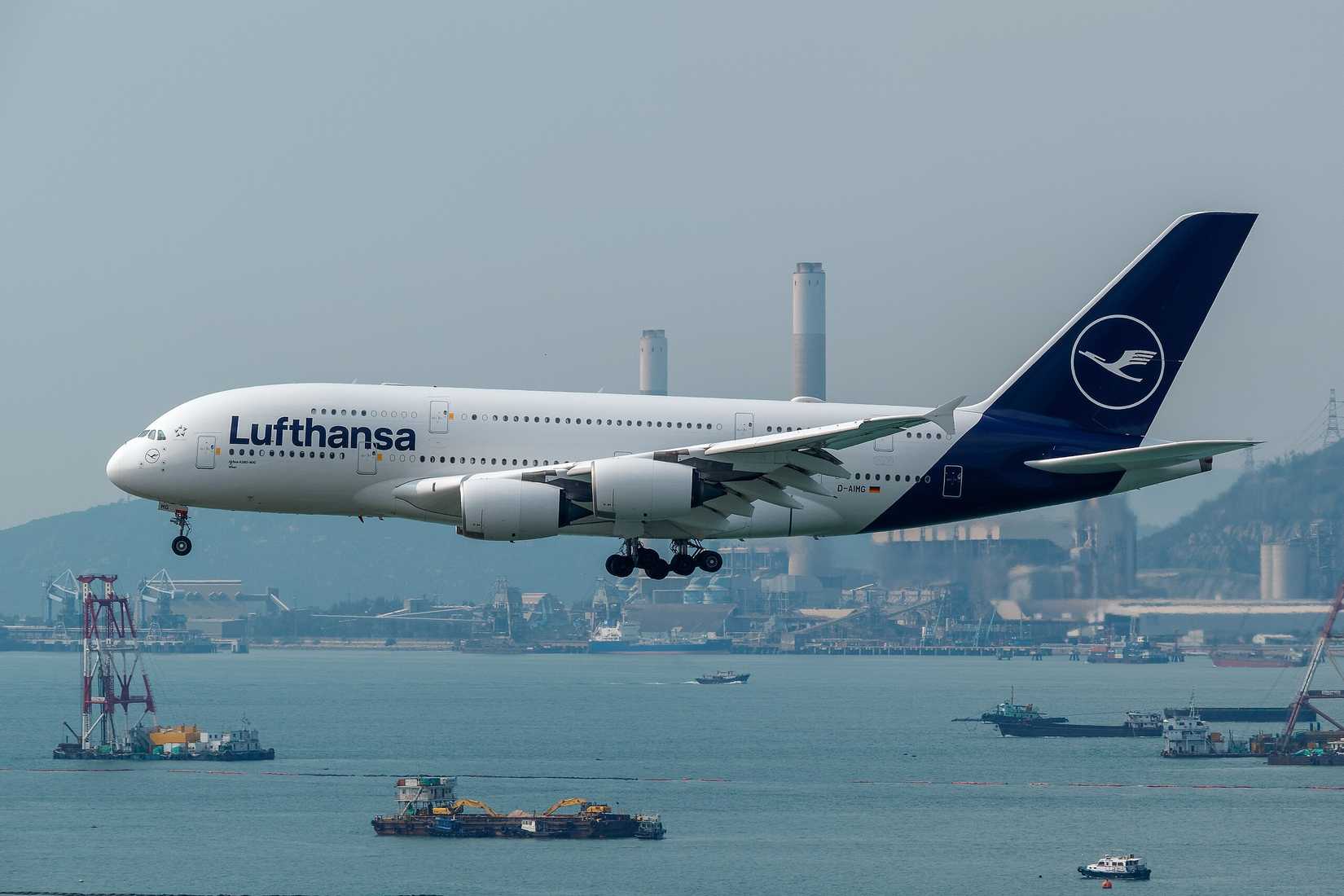 Lufthansa Airbus A380-800 Landing