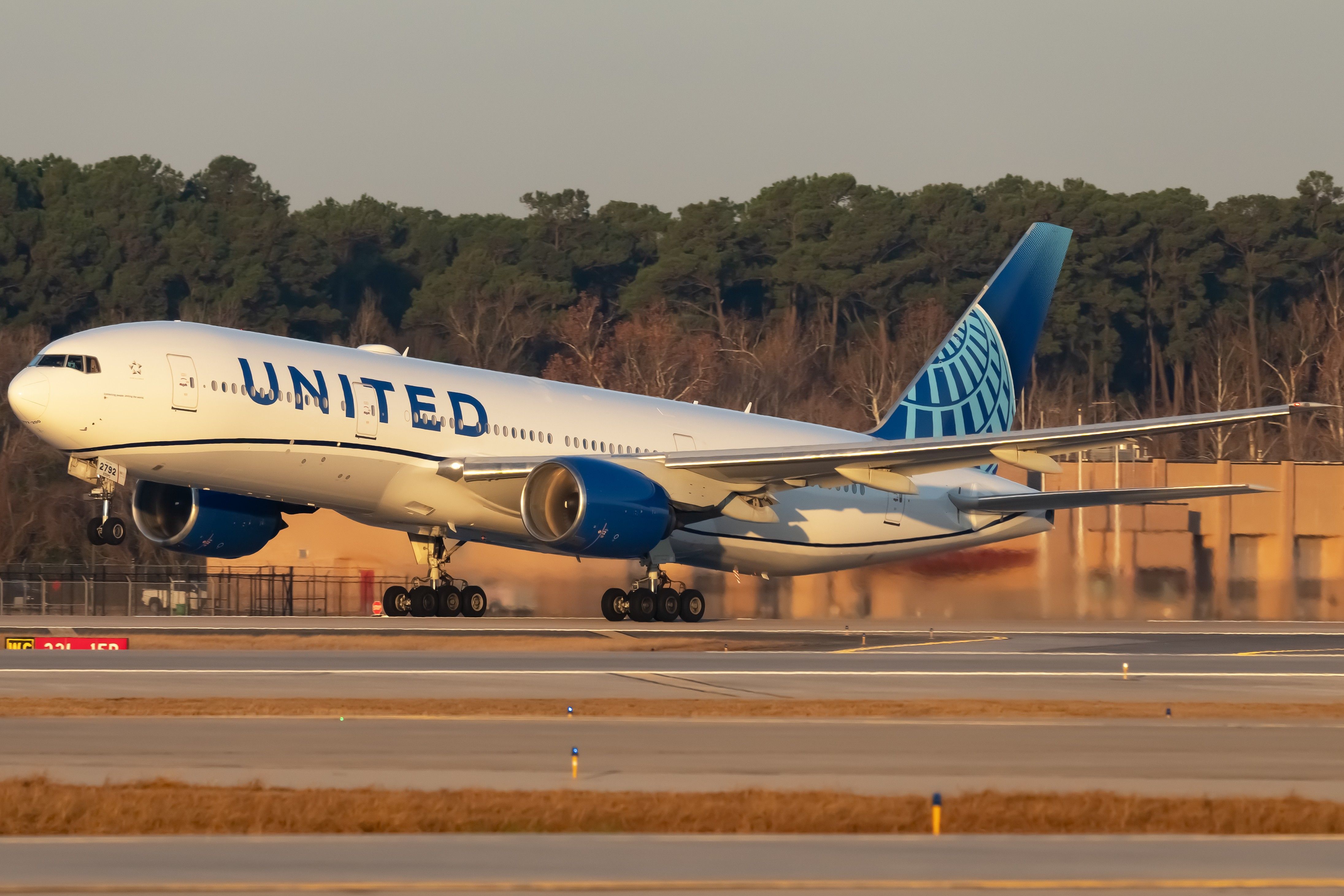 N792UA United Airlines Boeing 777-222(ER)