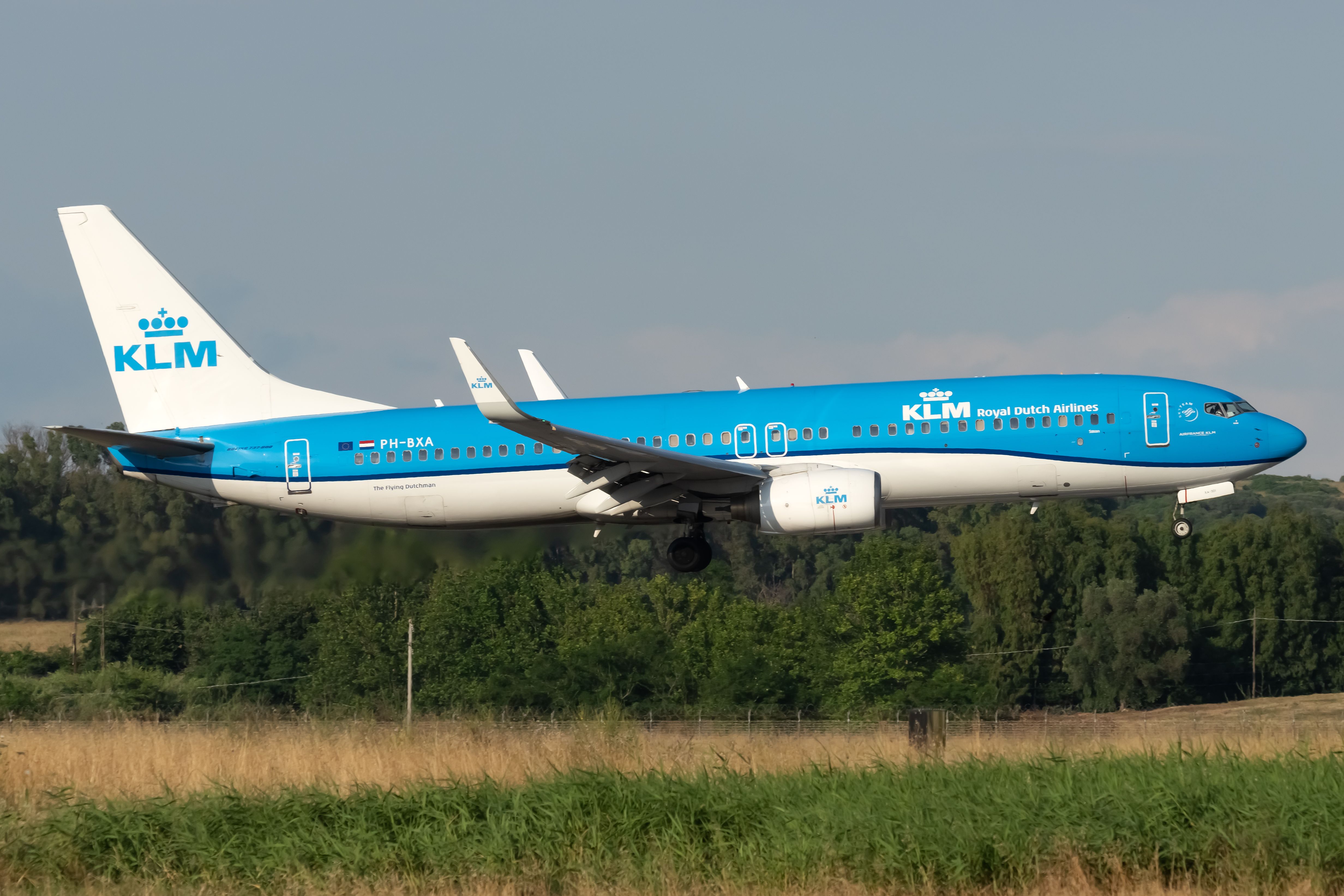 KLM Boeing 737 Diverts To Hamburg After Engine Fire Indication
