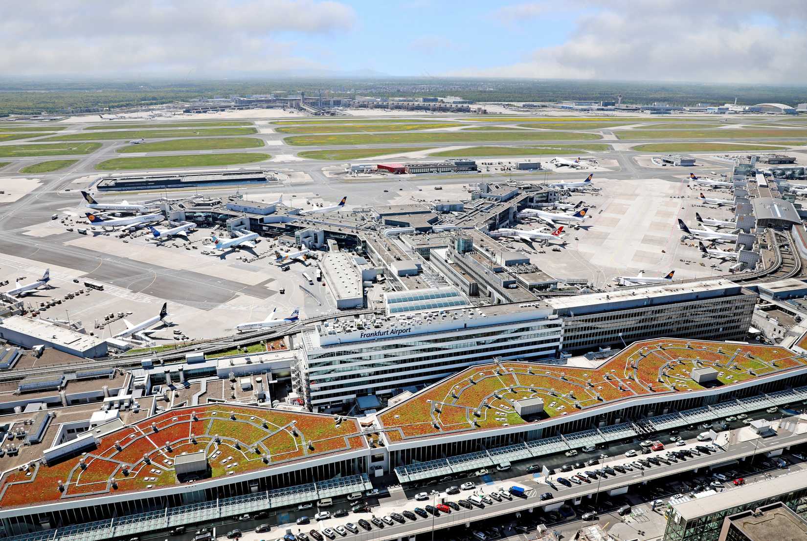 Scale Model Example Simple German Airlines Slash Fuel Consumption to Record Lows: A 46% Drop Since ...