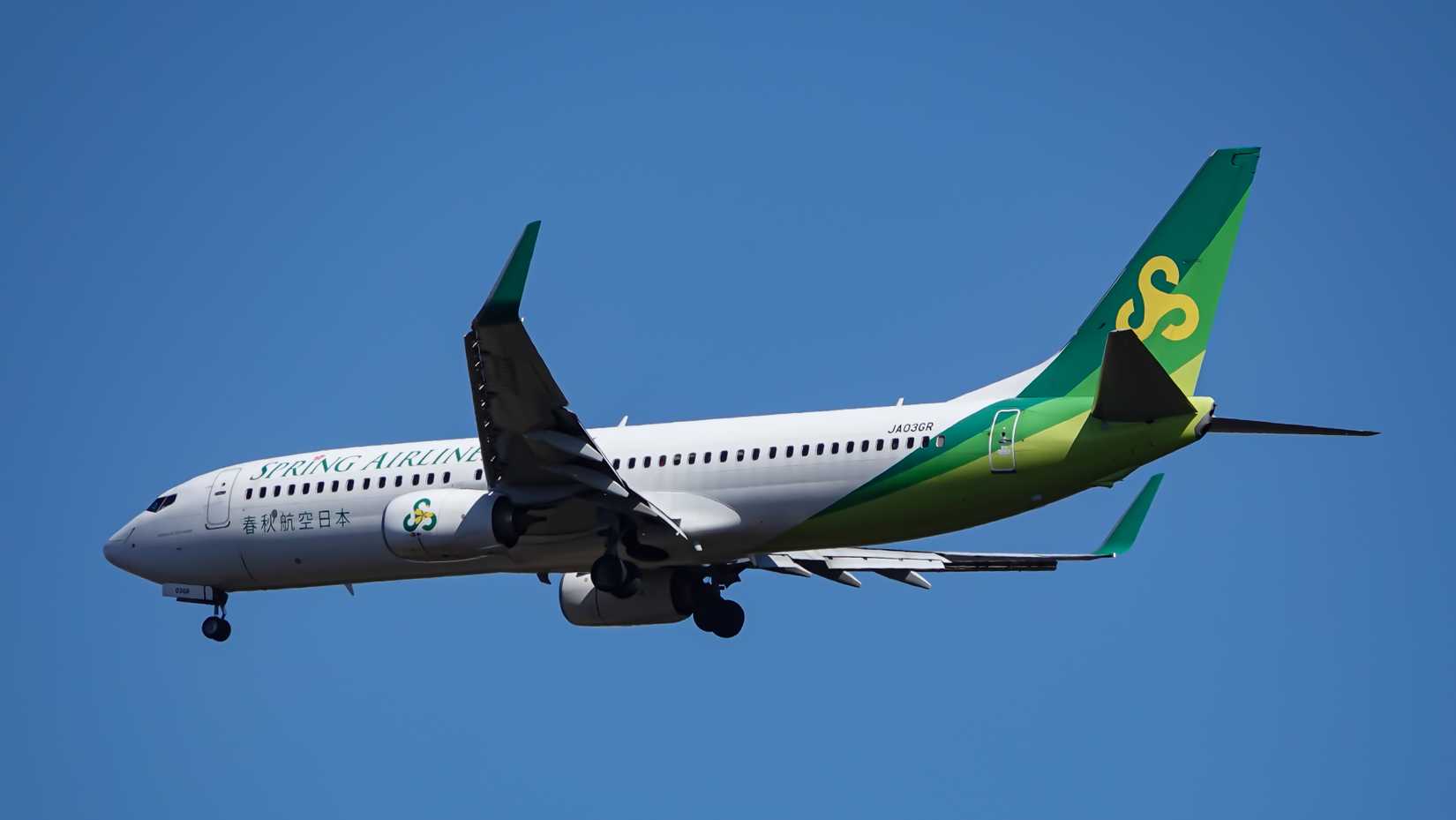 Passengers Describe Terrifying Emergency Descent On Spring Airlines ...