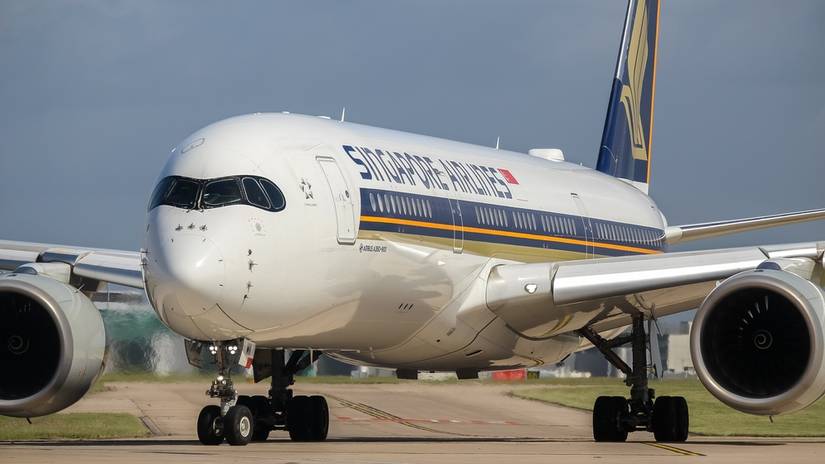 Singapore Airlines Airbus A350 (9V-SMK) taxiing