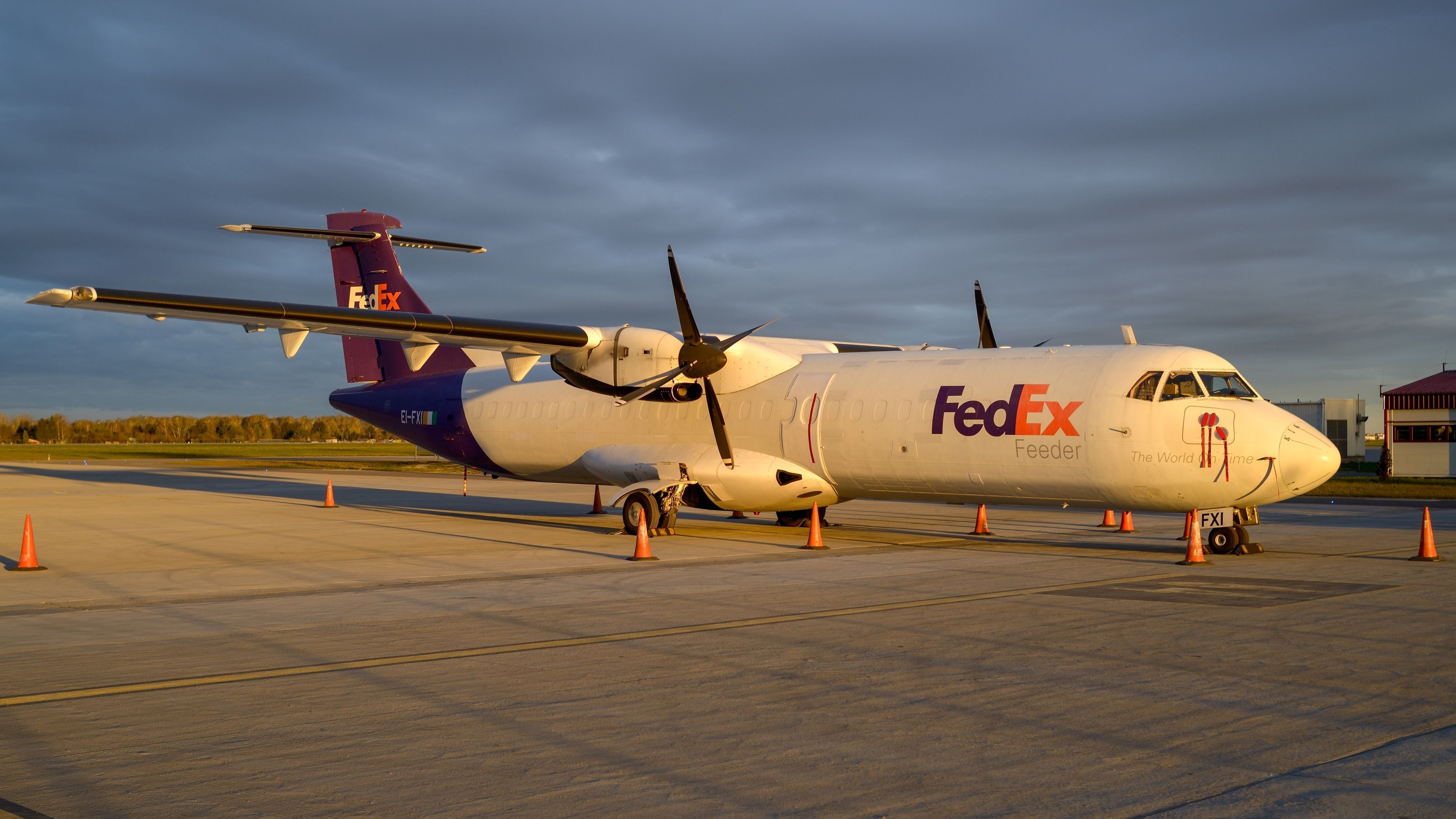 航空機・ヘリコプター FedEx Aviationtag ATR42-30 航空機・ヘリコプター FedEx Aviationtag ATR42-30 FedEx