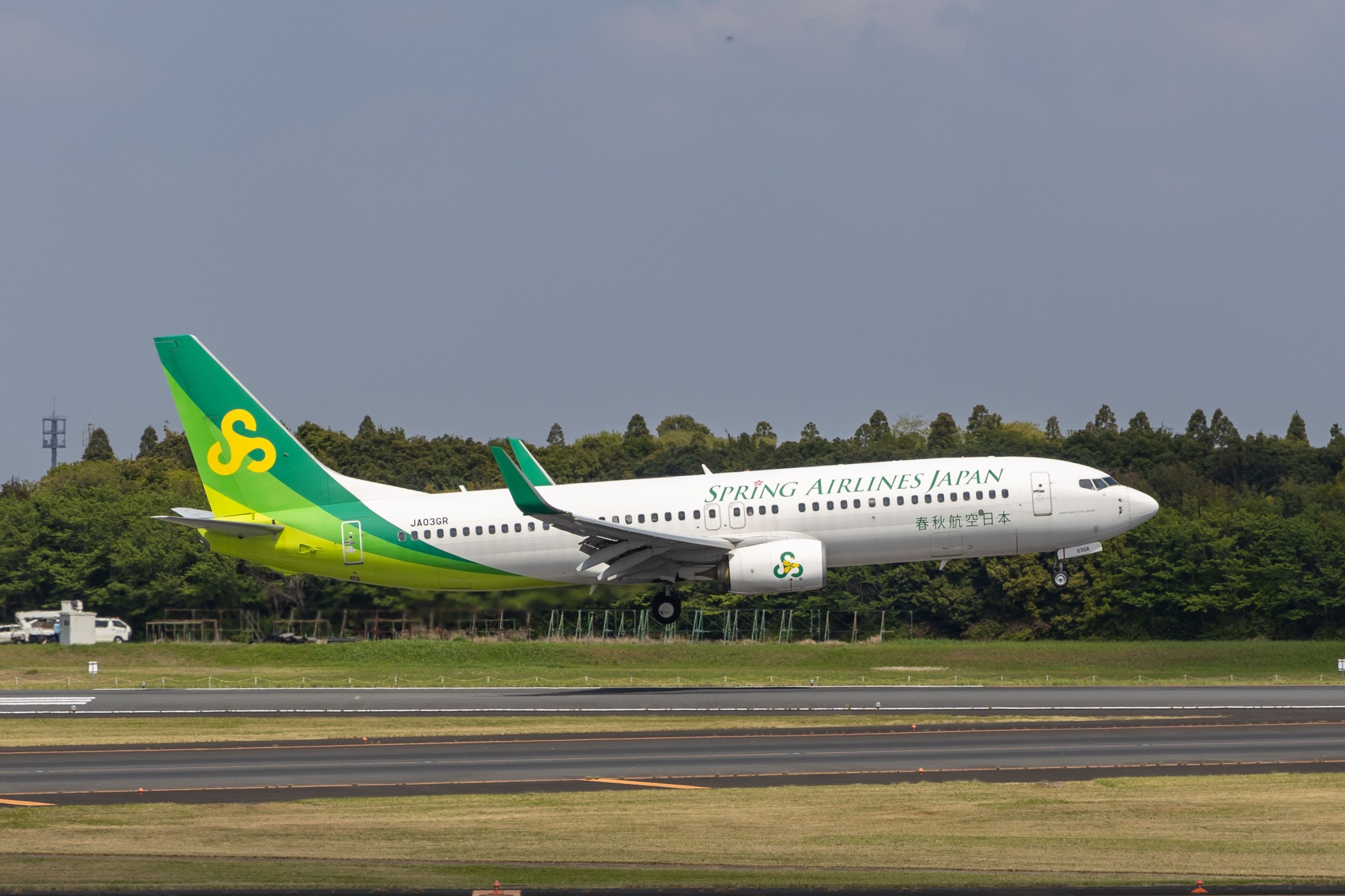Passengers Describe Terrifying Emergency Descent On Spring Airlines Japan Boeing 737