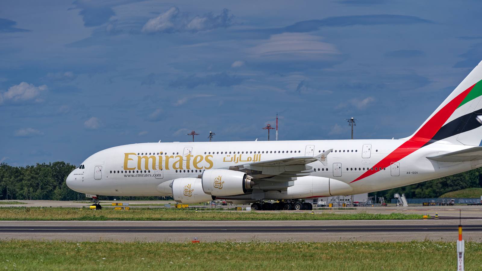 $180 Million: Emirates Buys 4 Airbus A380-800s
