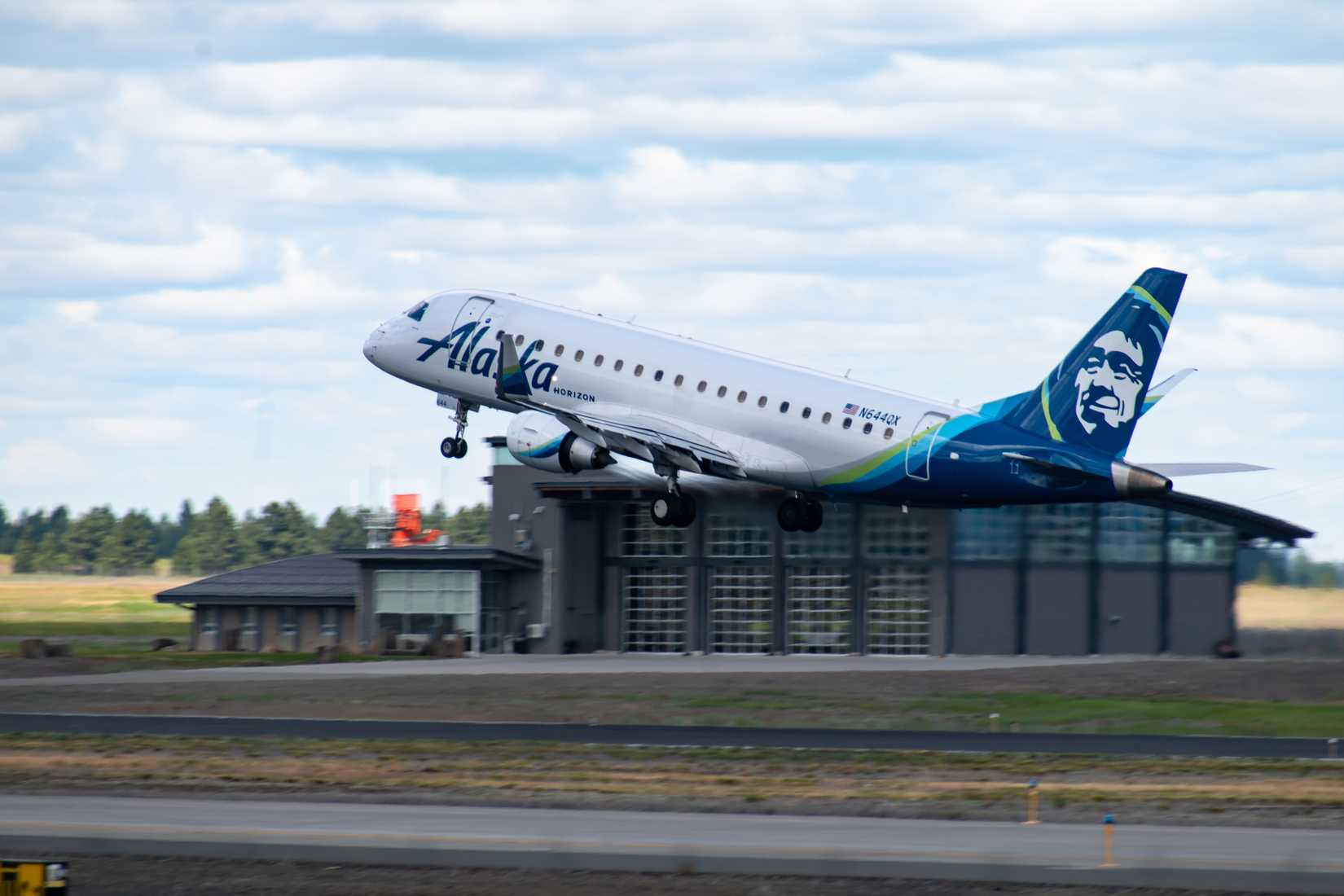 Horizon Air Embraer ERJ taking off from the Spokane International Airport