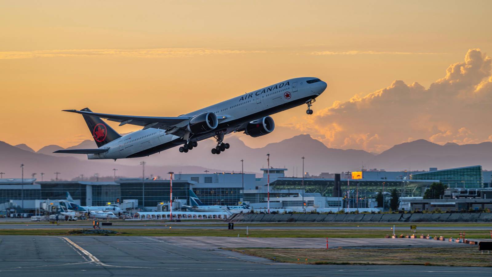 25% Of Flights Delayed After Alleged Cessna Hijack At Vancouver Airport
