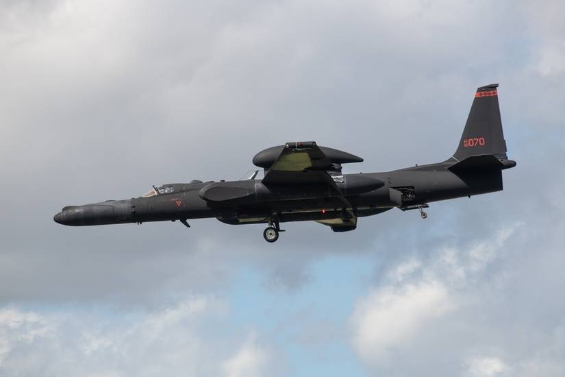 A Lockheed U-2S Dragon Lady spy plane Landing-1