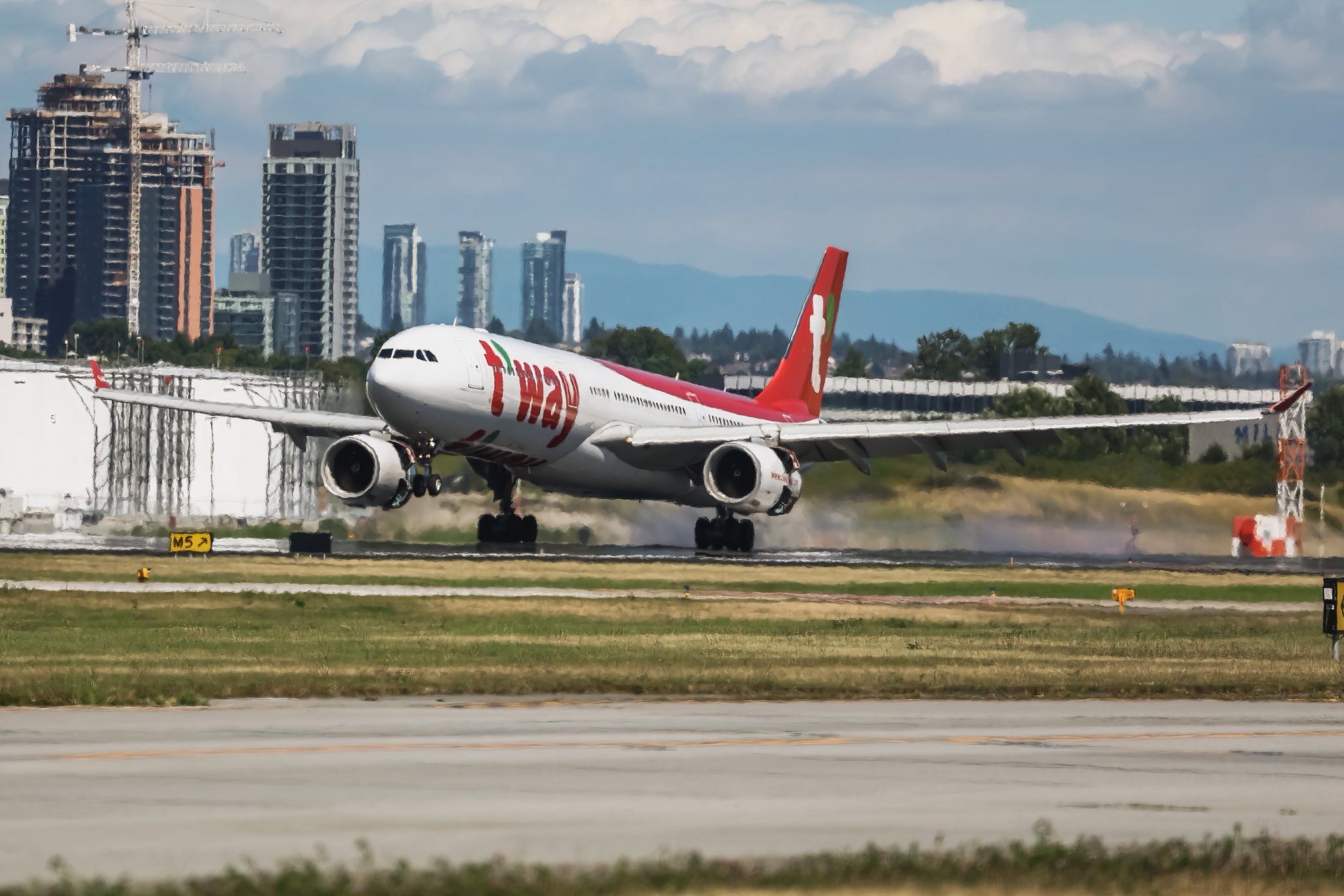 Up To 12 Hours Without Entertainment: This Low-Cost Carrier Makes Canadian Debut With The Airbus A330
