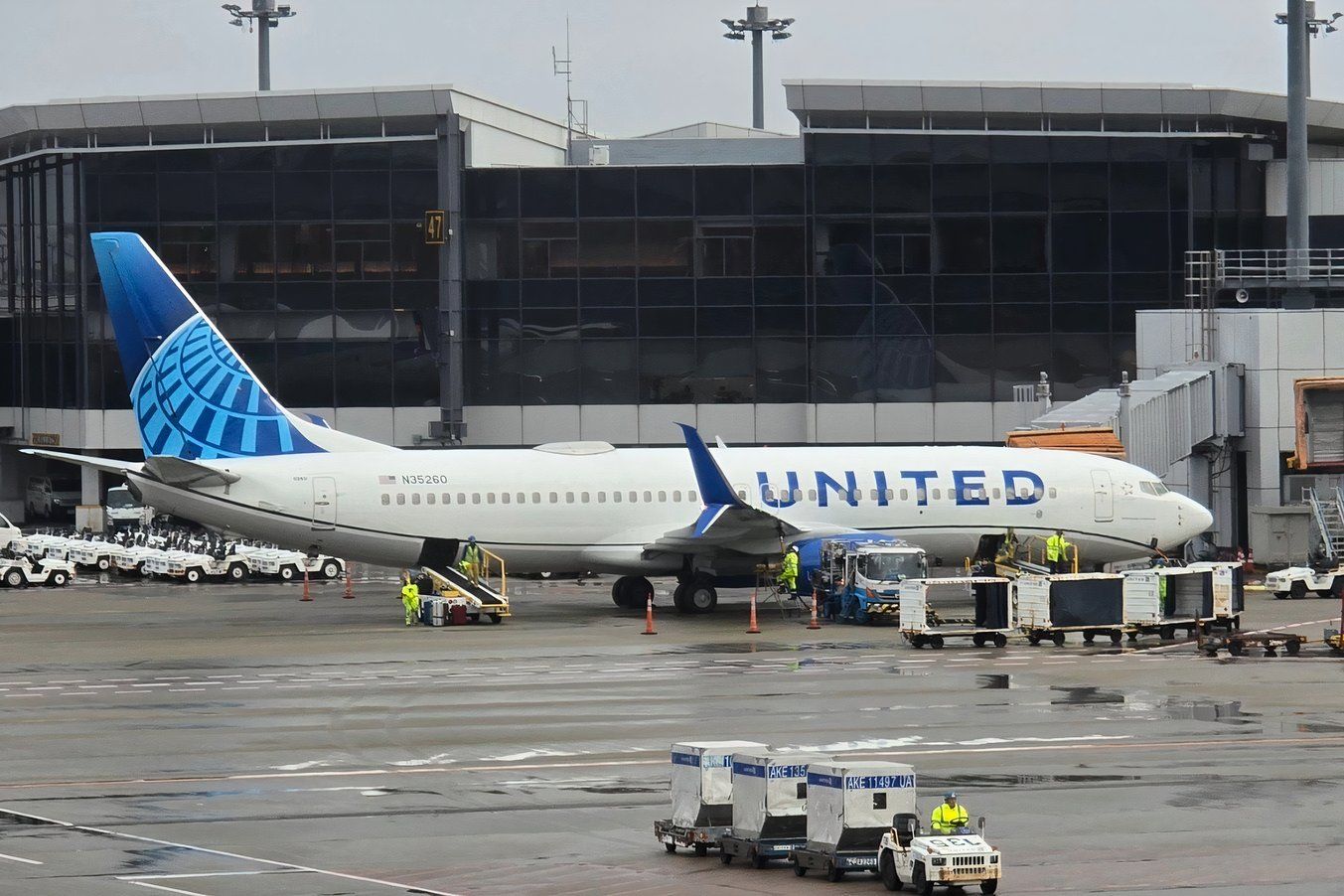 United 737-800 Narita