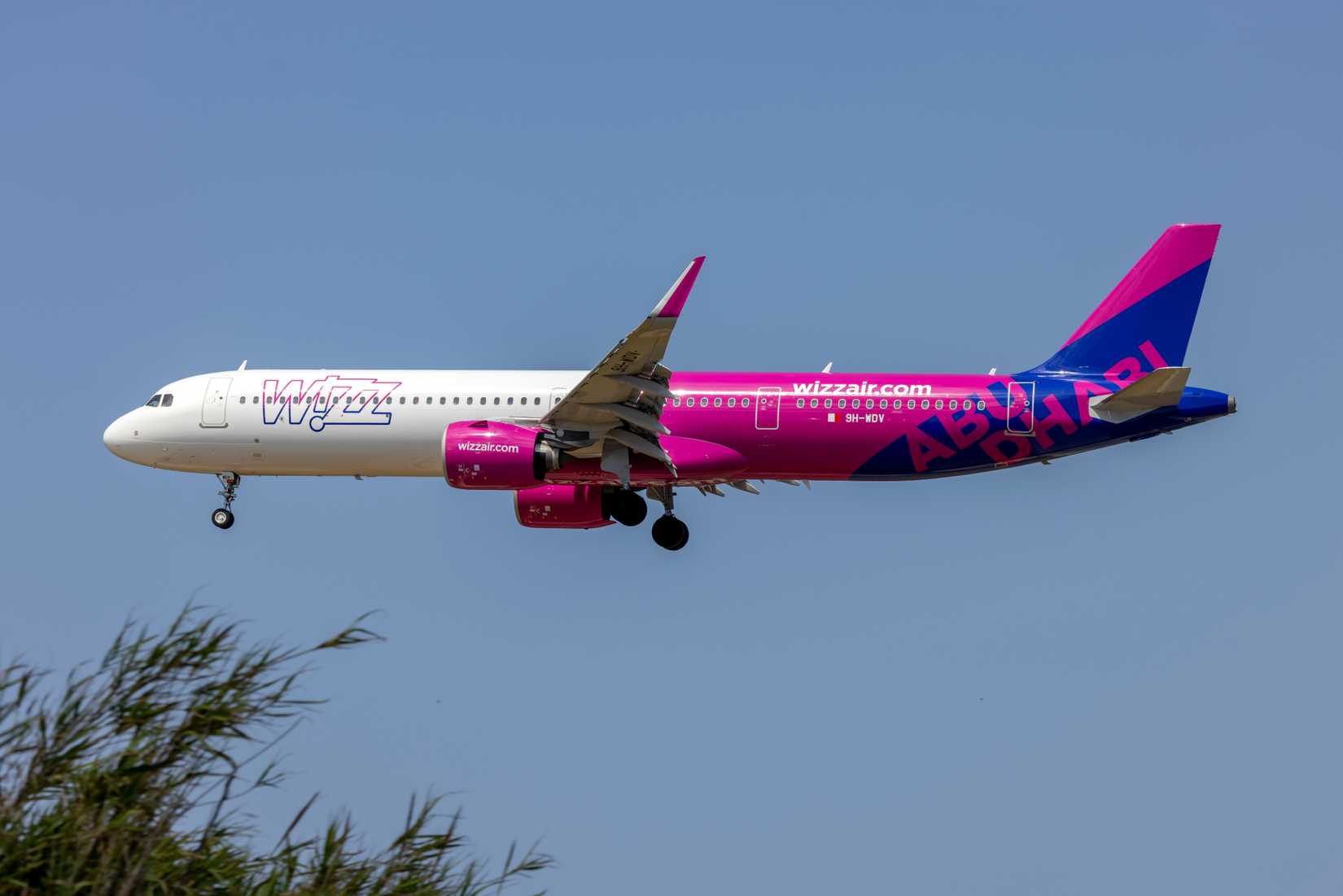 Wizz Air Abu Dhabi Airbus A321neo landing at MLA 