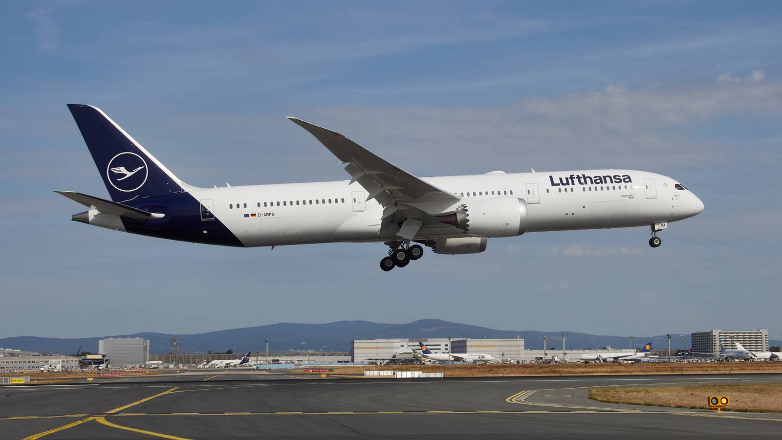 Lufthansa To Receive 1st Allegris Boeing 787 In September With New Business Class Blocked Off