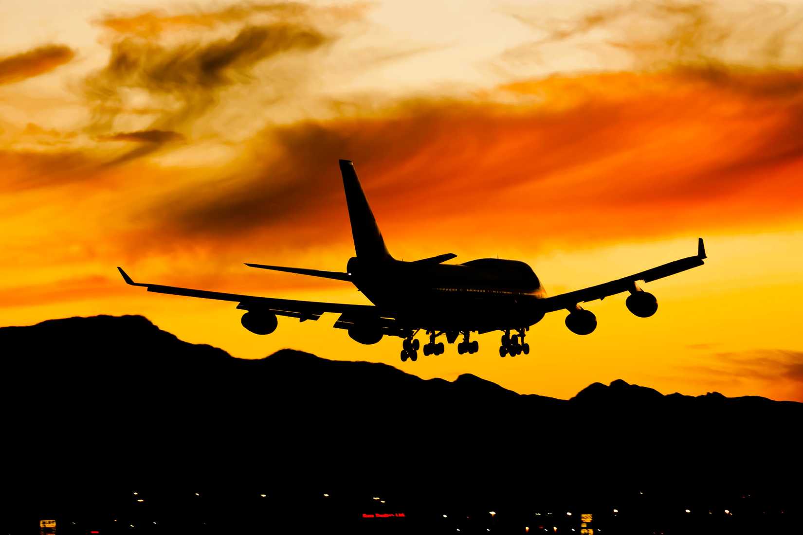 Boeing 747-400 Landing