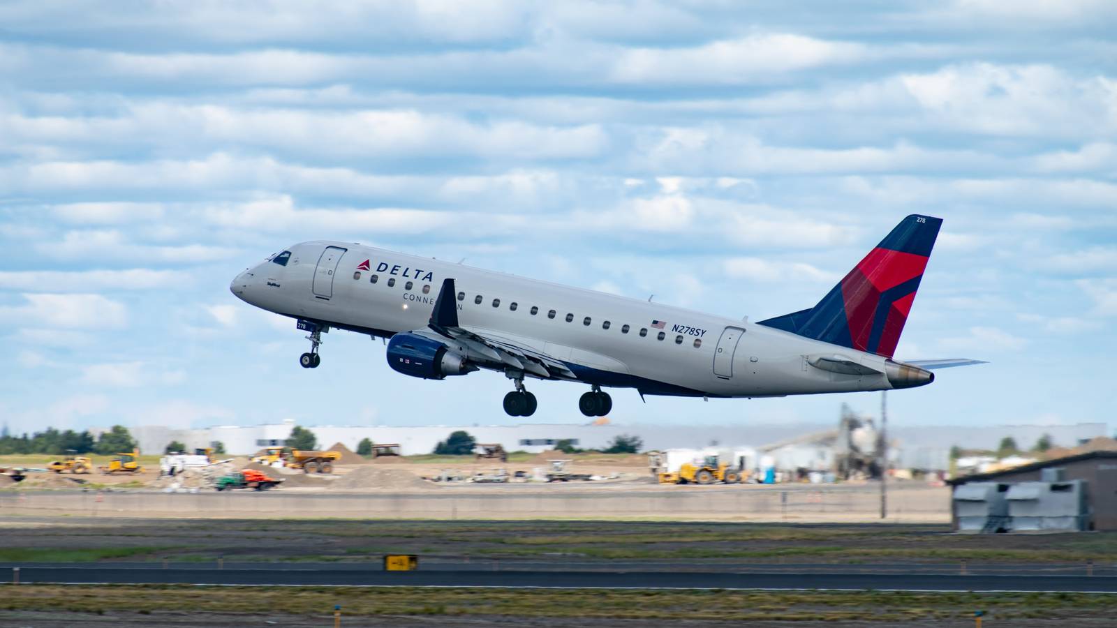 All SkyWest Airlines Flights Briefly Grounded On Friday Night Over "Technology Issue"