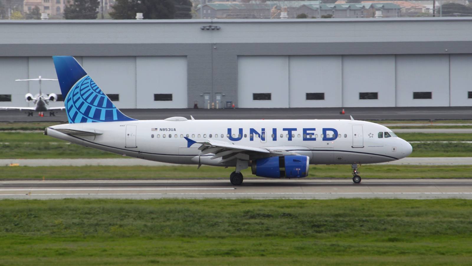 United Airlines Offers Free Apple TV+ Series Onboard | New In-Flight Entertainment