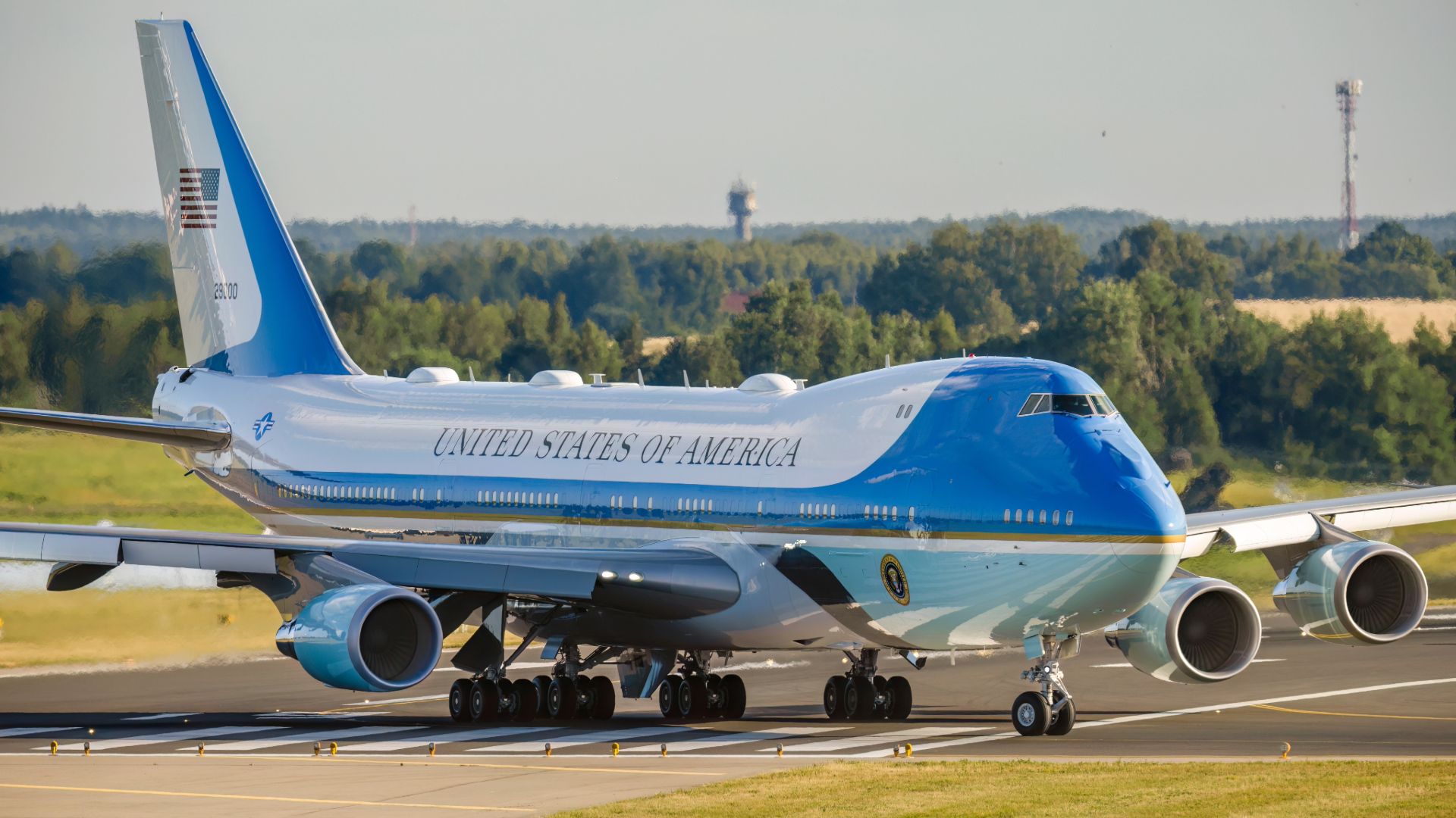 Air Force One Flies To Alaska For High-Stakes Meeting Between Trump & Putin