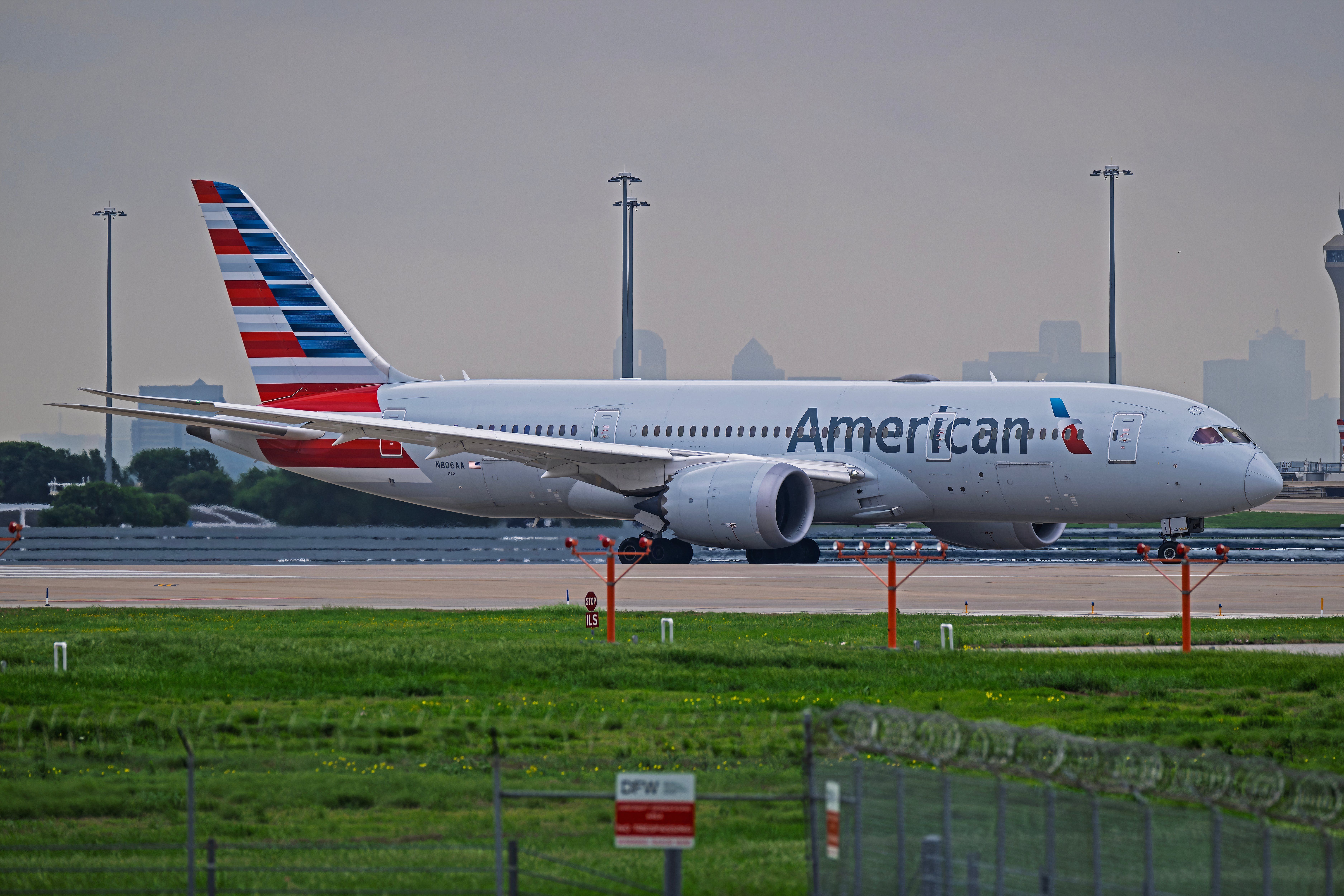 American 787-8 shutterstock_2618315247