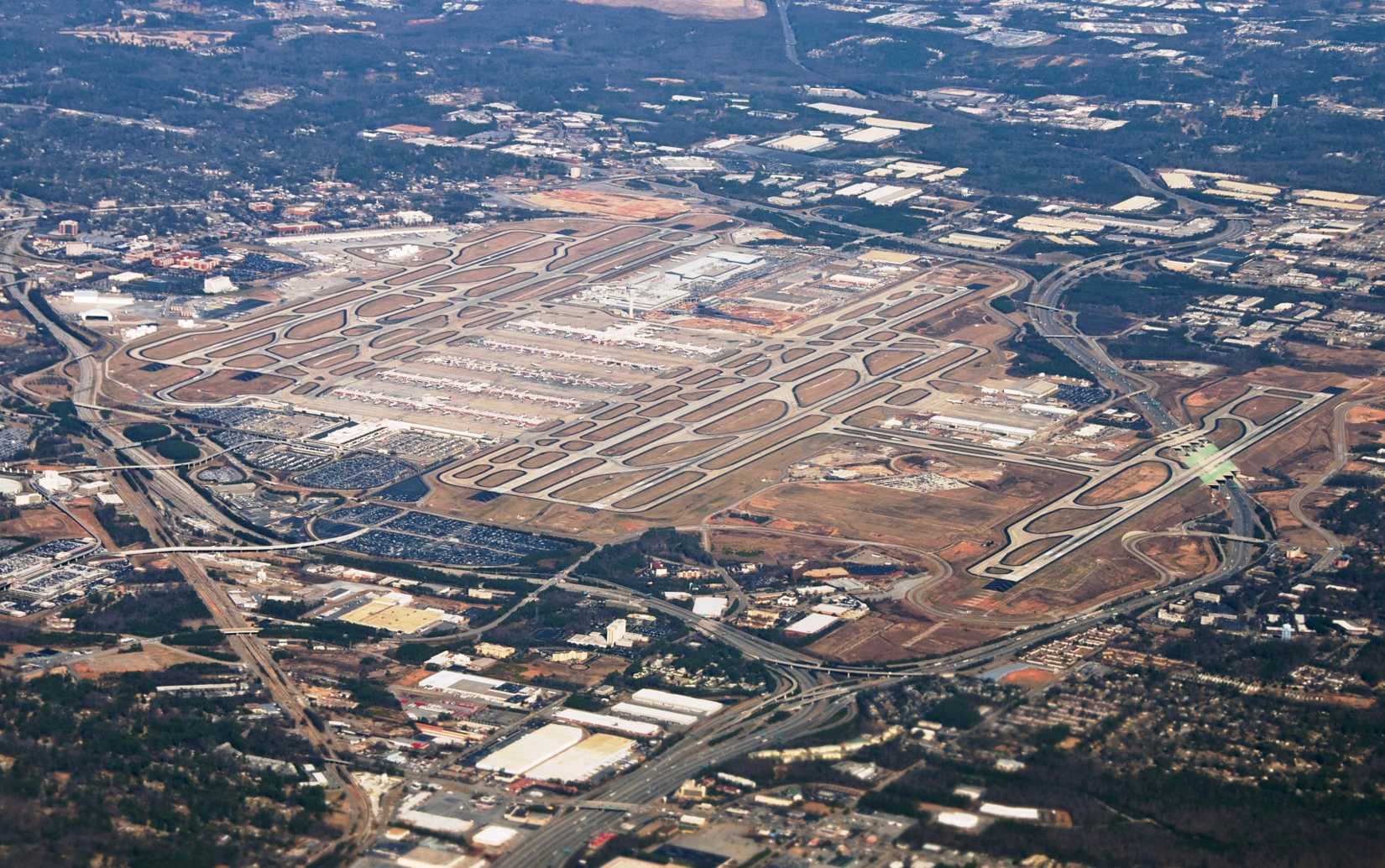 Why The World’s Busiest Airport Does Not Have More Than 2 Terminals