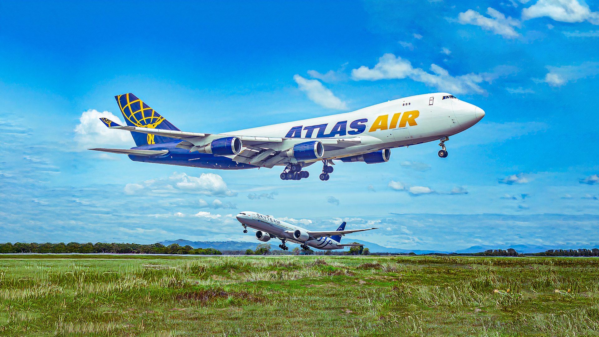 Is A Boeing 777-300ER Bigger Than A 747-400?