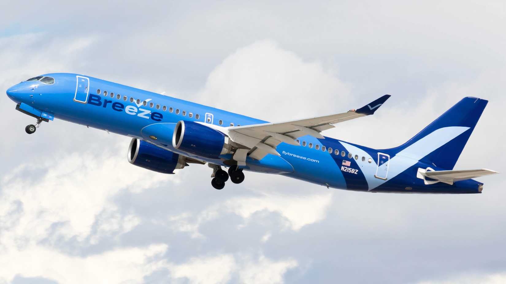 Breeze Airbus A220-300 