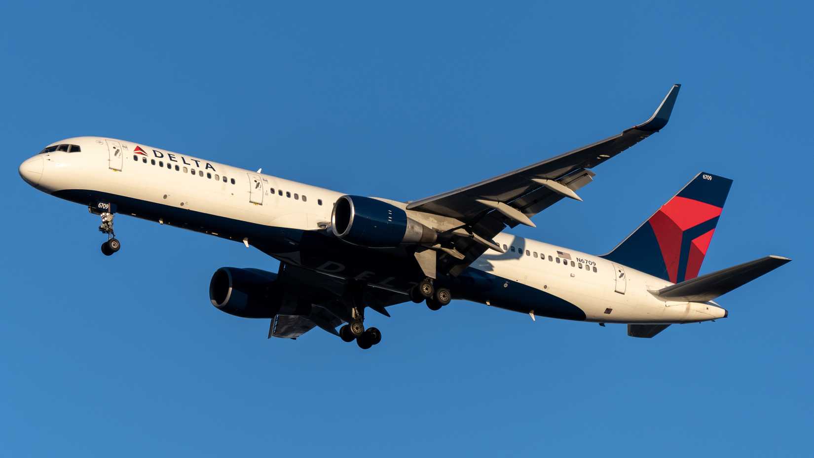 Delta Air Lines Captain Rejects Boeing 757-200 Despite Maintenance Log  Saying "No Issue Found"