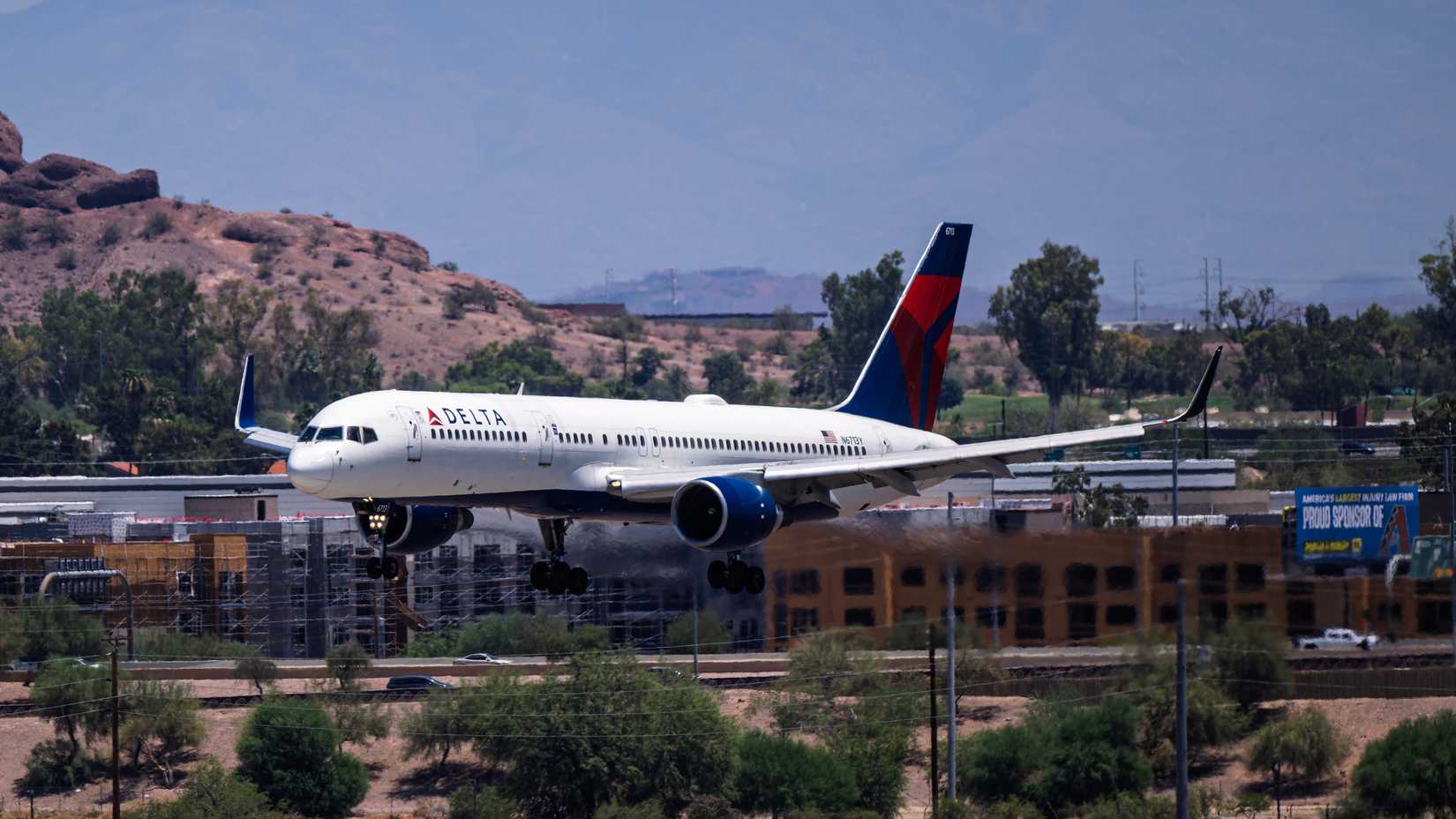 Delta Airlines Boeing 757-200 N6713Y arrival into Phoenix Sky Harbor Intl. Airport.