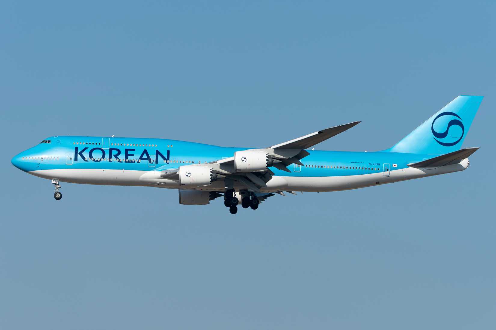 Beoing Color Schemes Why Did Boeing Build The 747 With A Spiral Staircase?