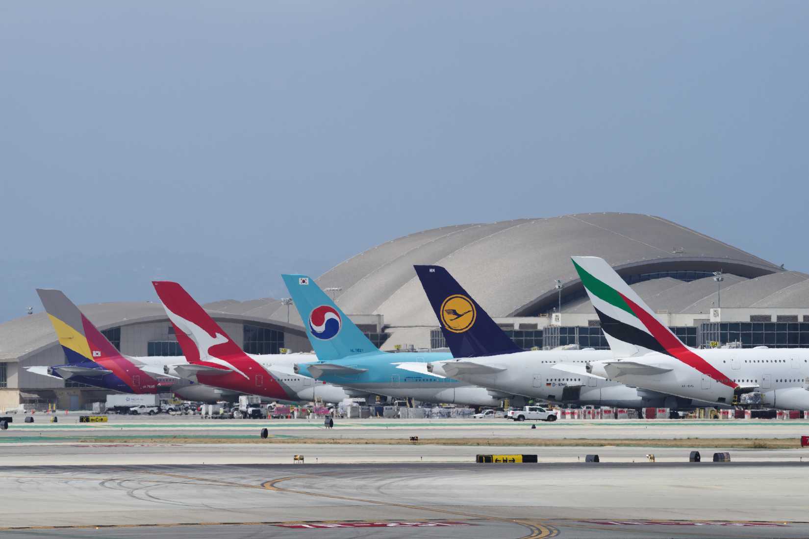 LAX A380 line up shutterstock_2467935555