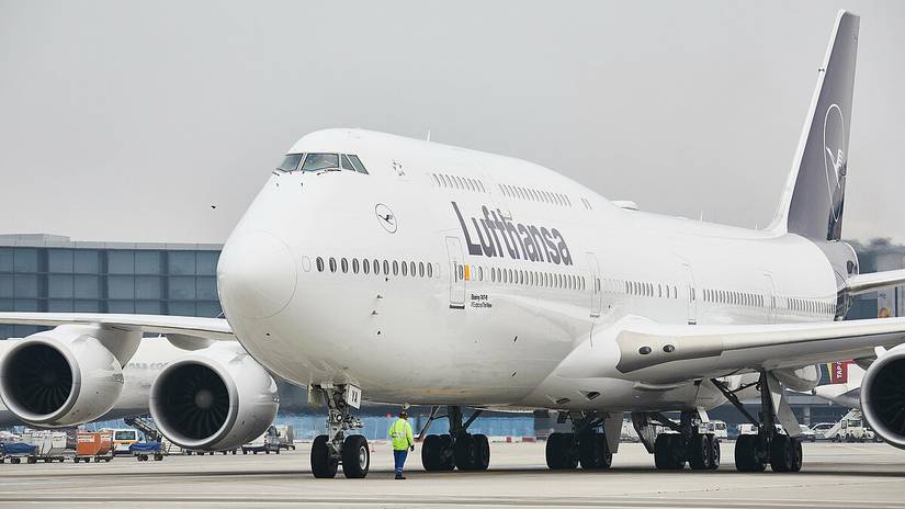 Lufthansa 747-8 taxis across the ramp.