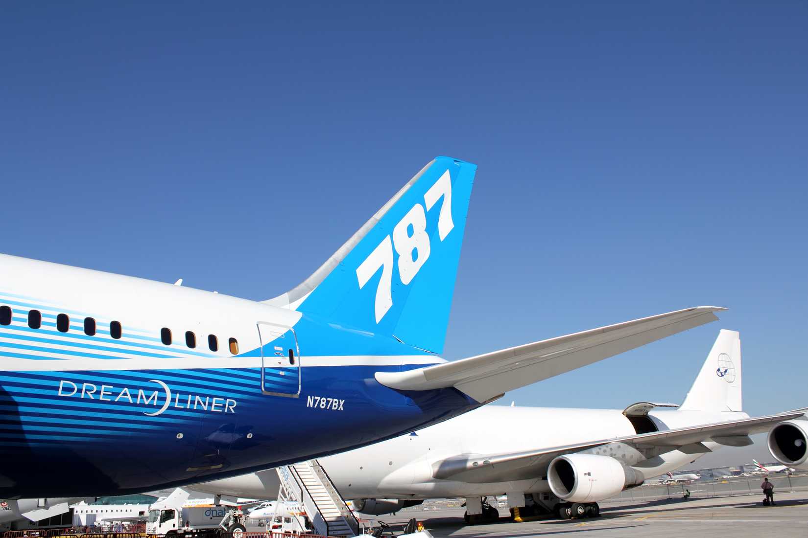 B787 Rear View Why Did Boeing Build The 787 With Such Large Windows?