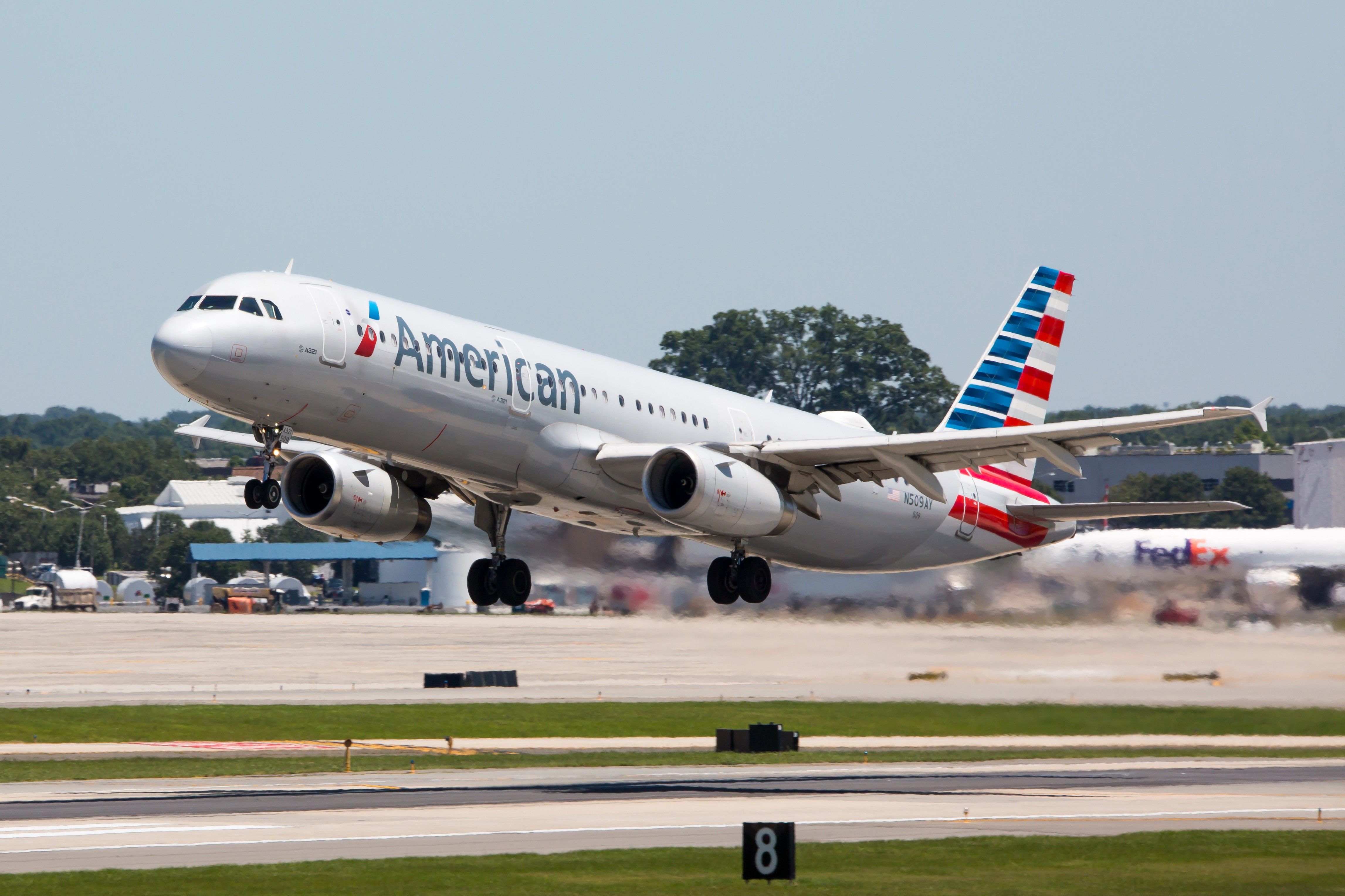 American Airlines Opens New Grab & Go Admirals Lounge At Charlotte Douglas Airport