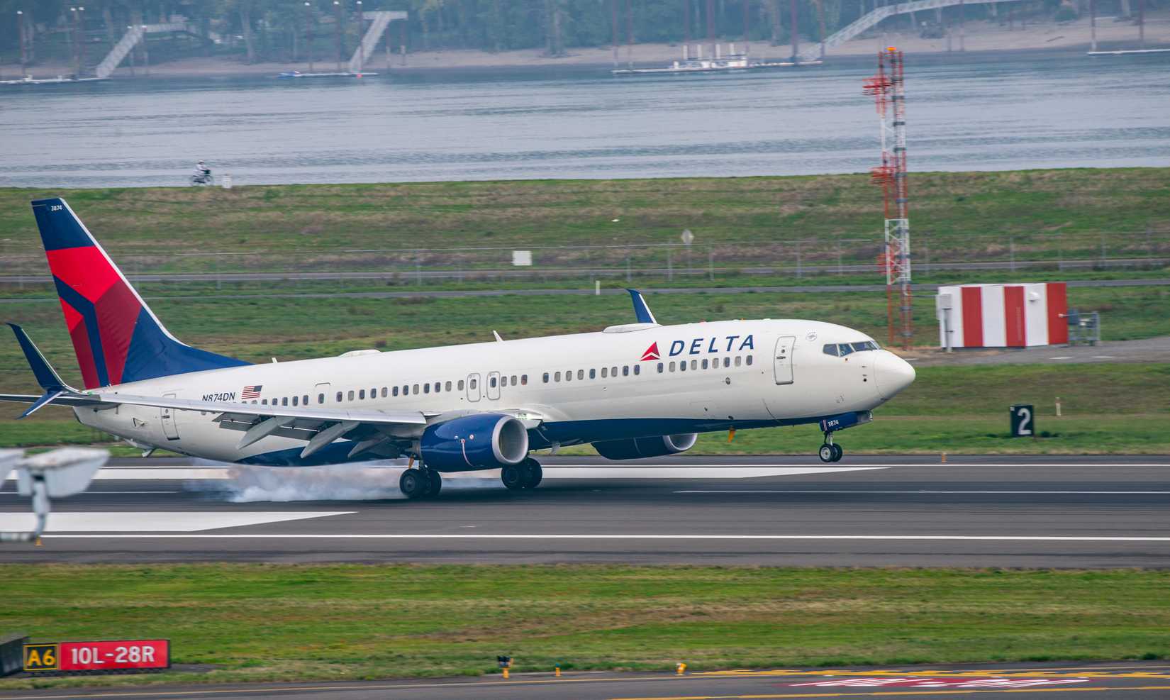 Delta 737 Landing at KPDX airport
