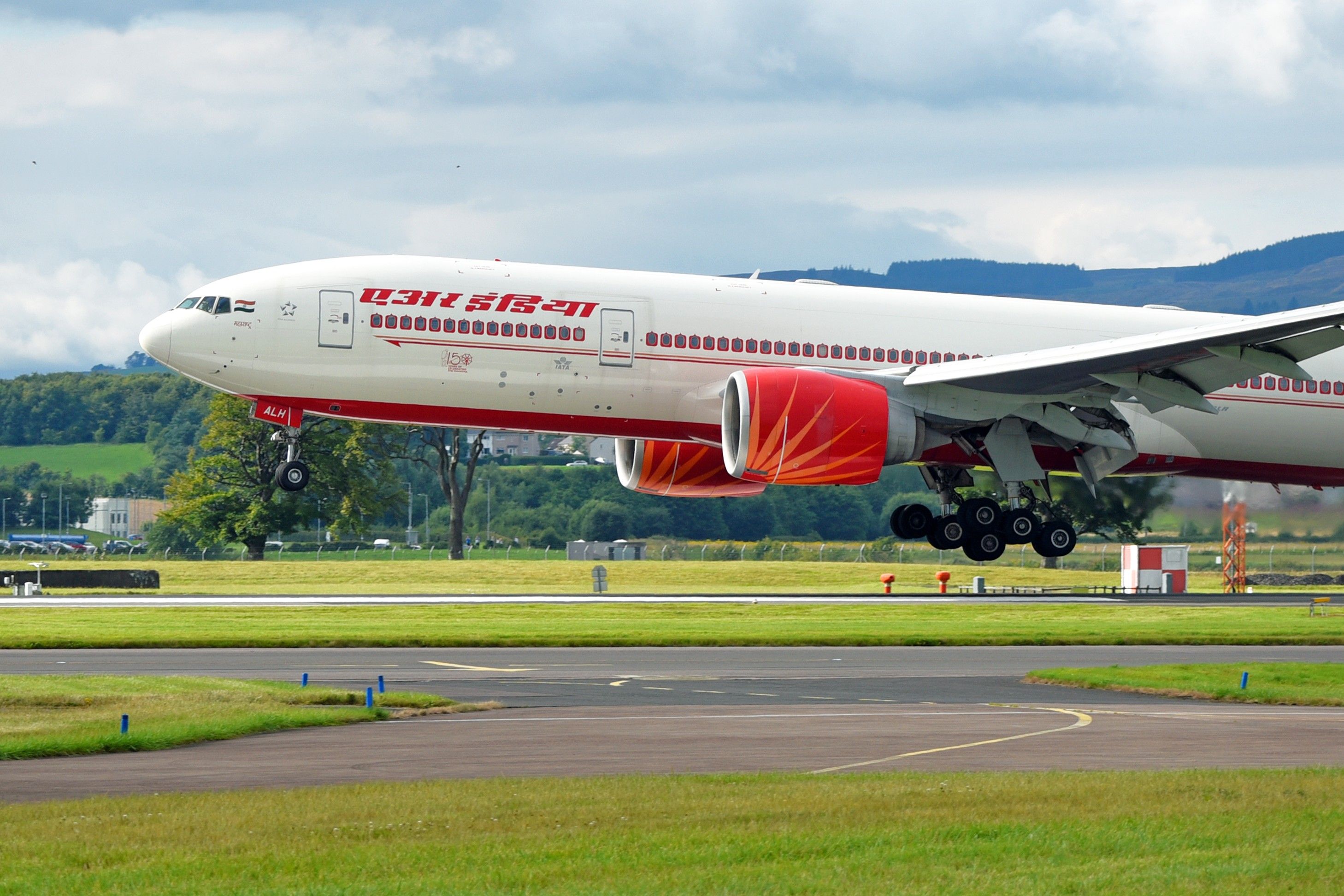 Passengers Stunned As Cockroaches Infest Boeing 777 Flight From San Francisco