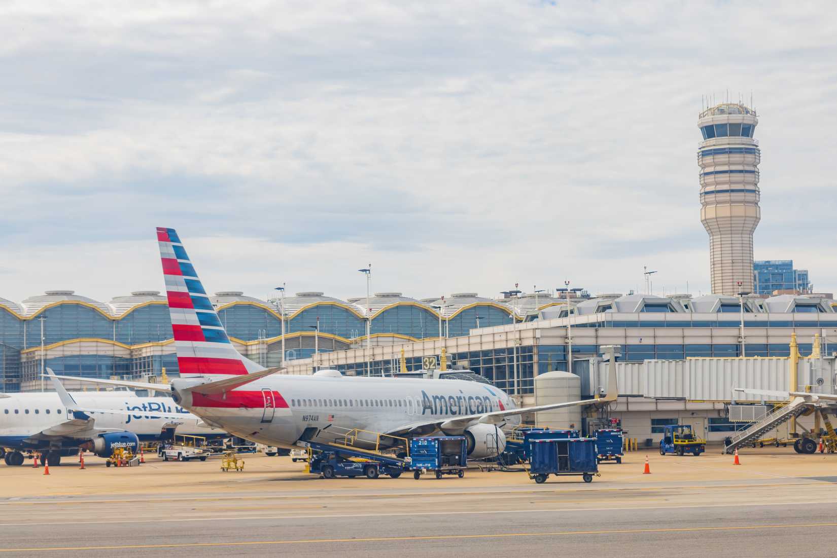 Why In The World Does Reagan National Airport Have A Complicated