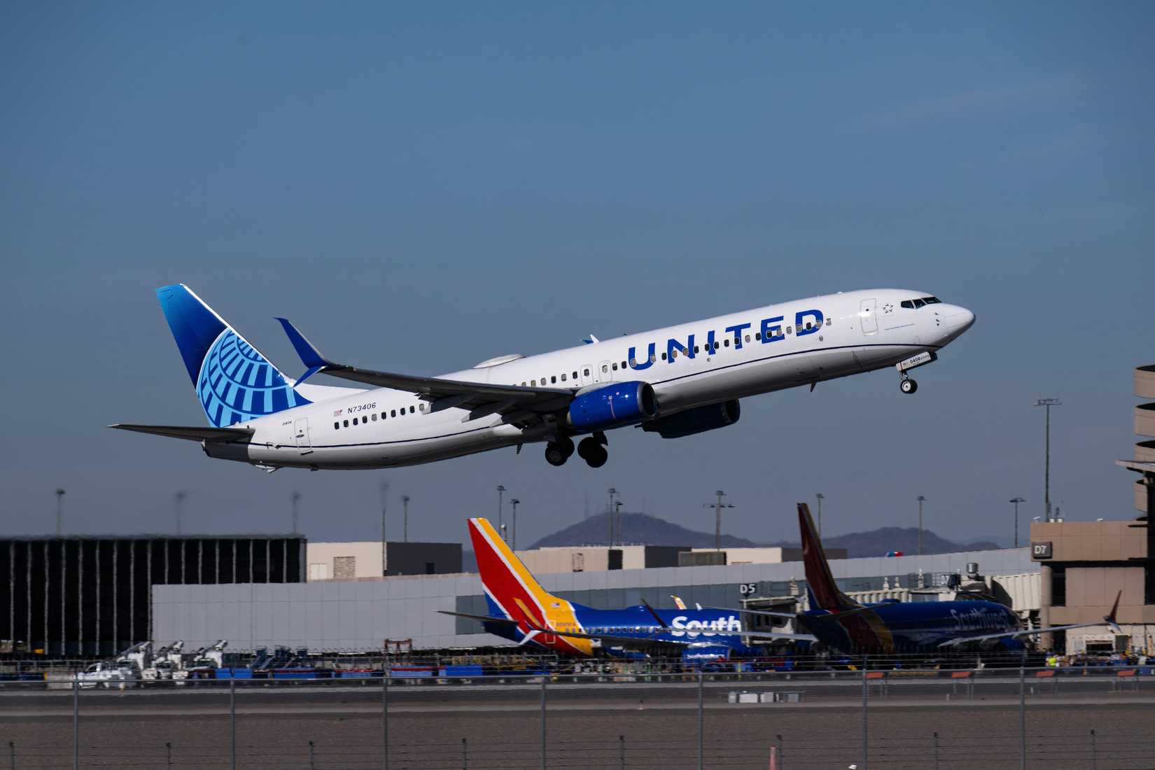 United 737-900 Takeoff