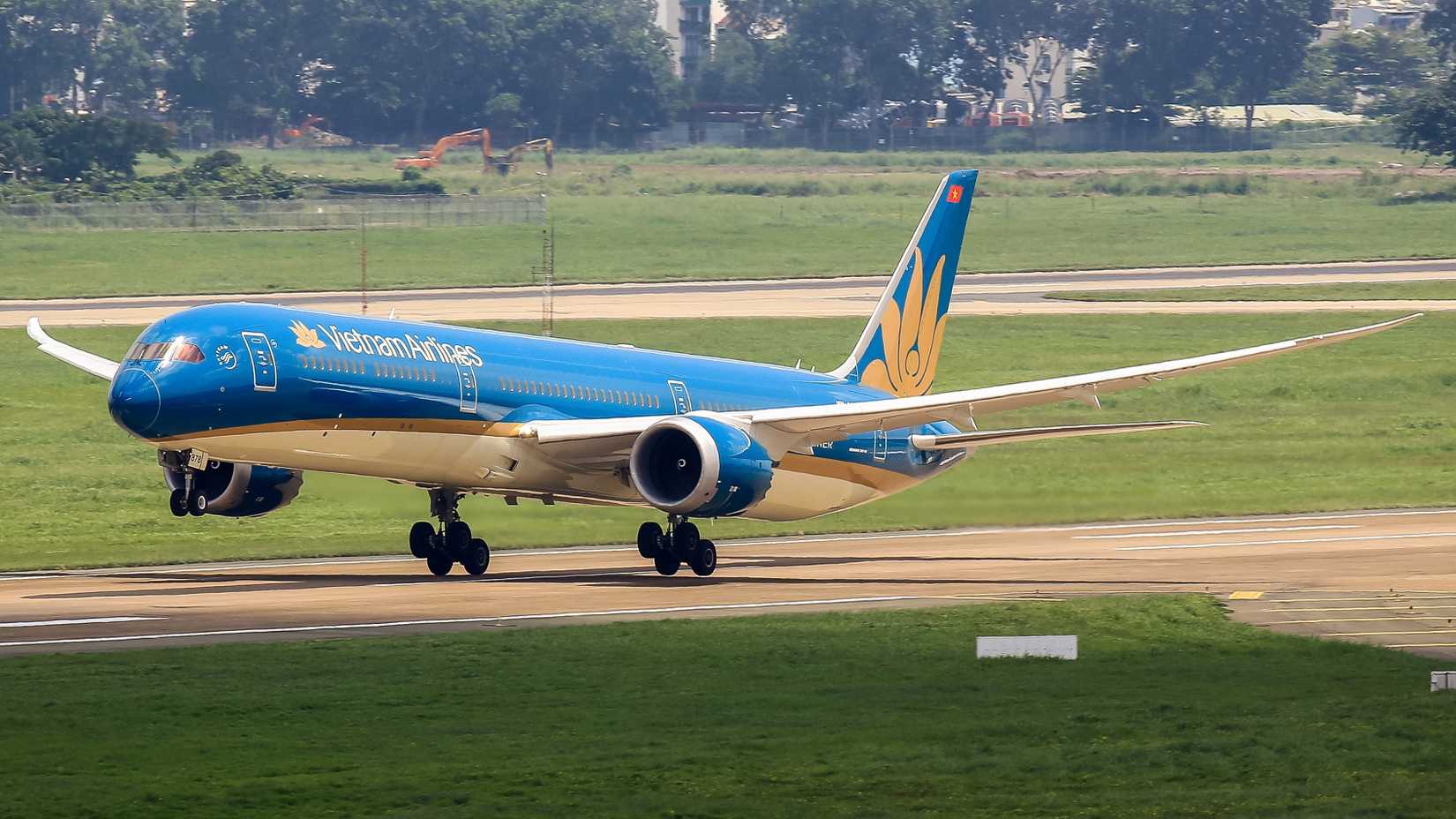 Why The Boeing 787-10 Dreamliner Has Such A Long Fuselage