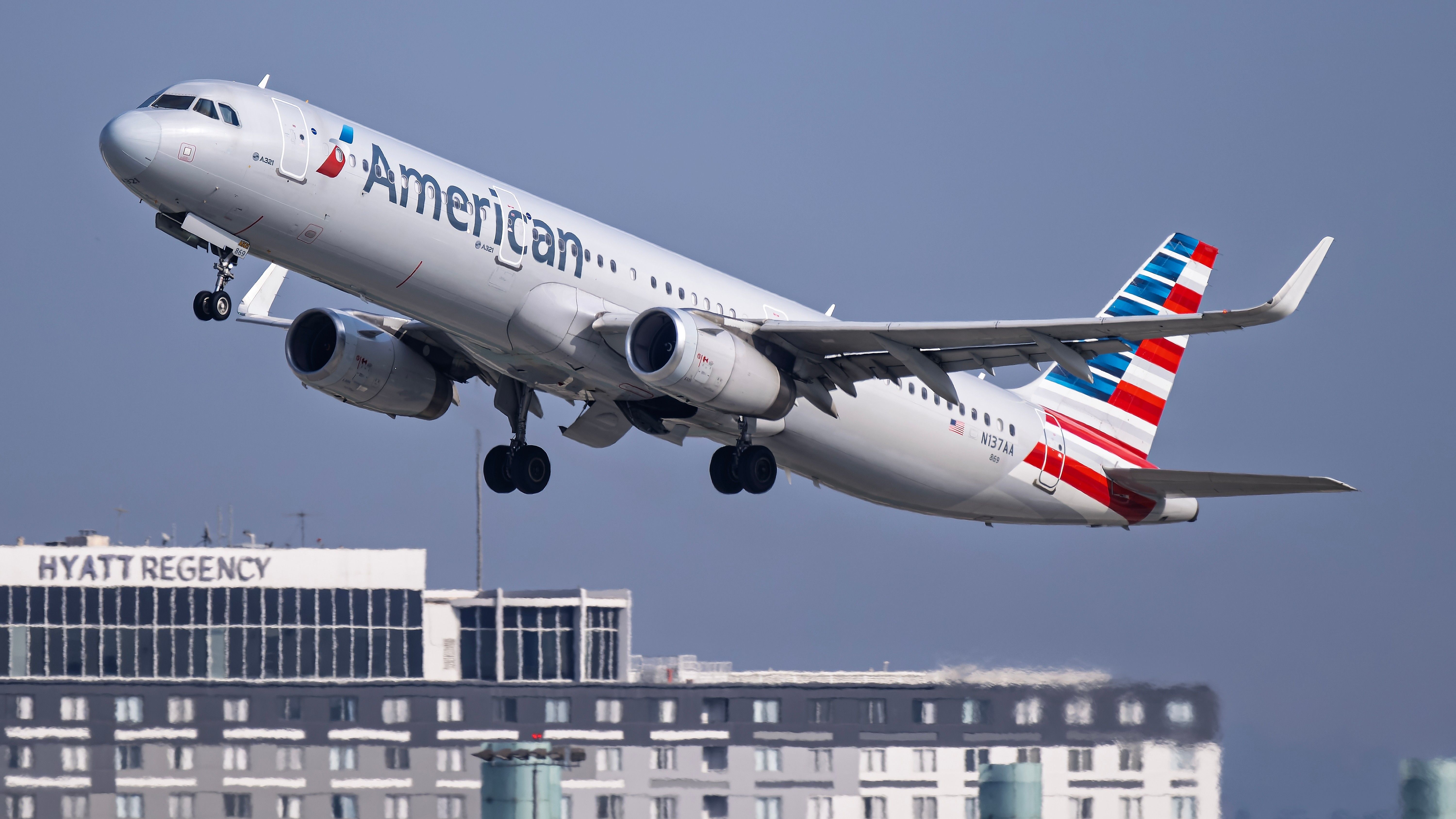 American Airlines Airbus A321 Diverts To Washington Due To Smoking
