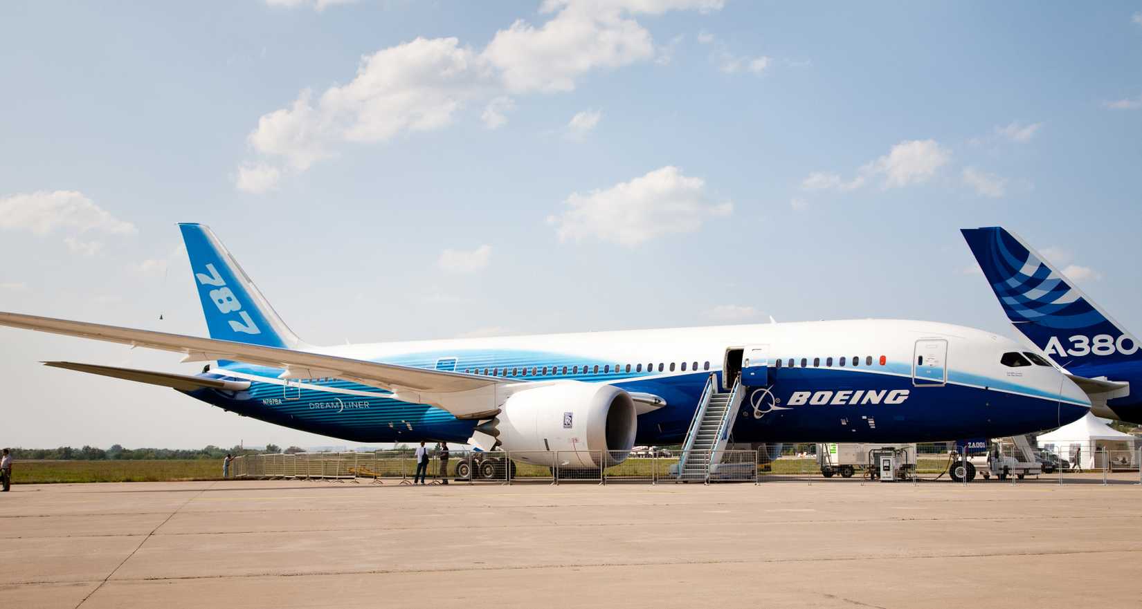 B787 Rmi Why Did Boeing Build The 787 With Such Large Windows?