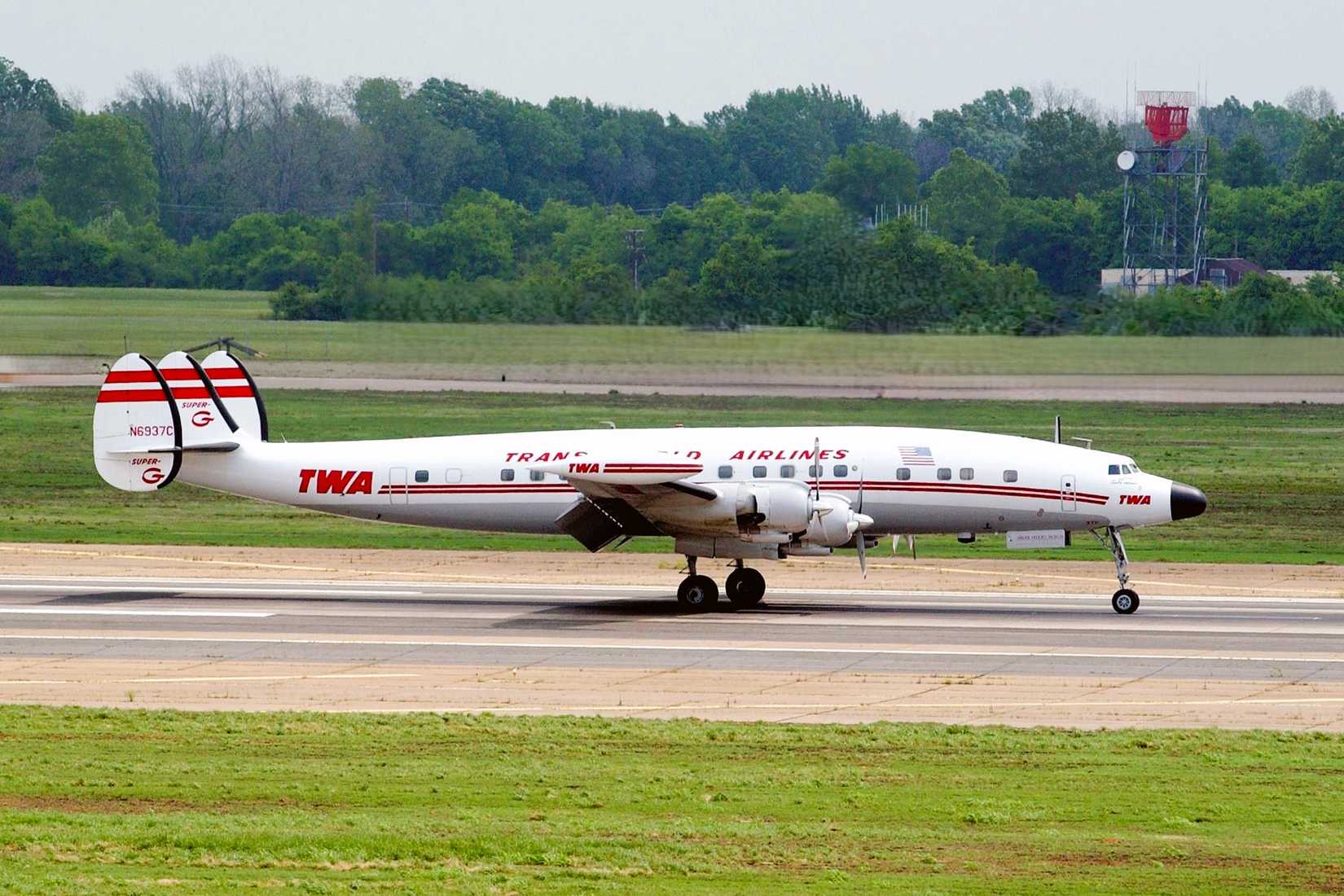 Trans_World_Airlines_(TWA)_C-121_Constellation