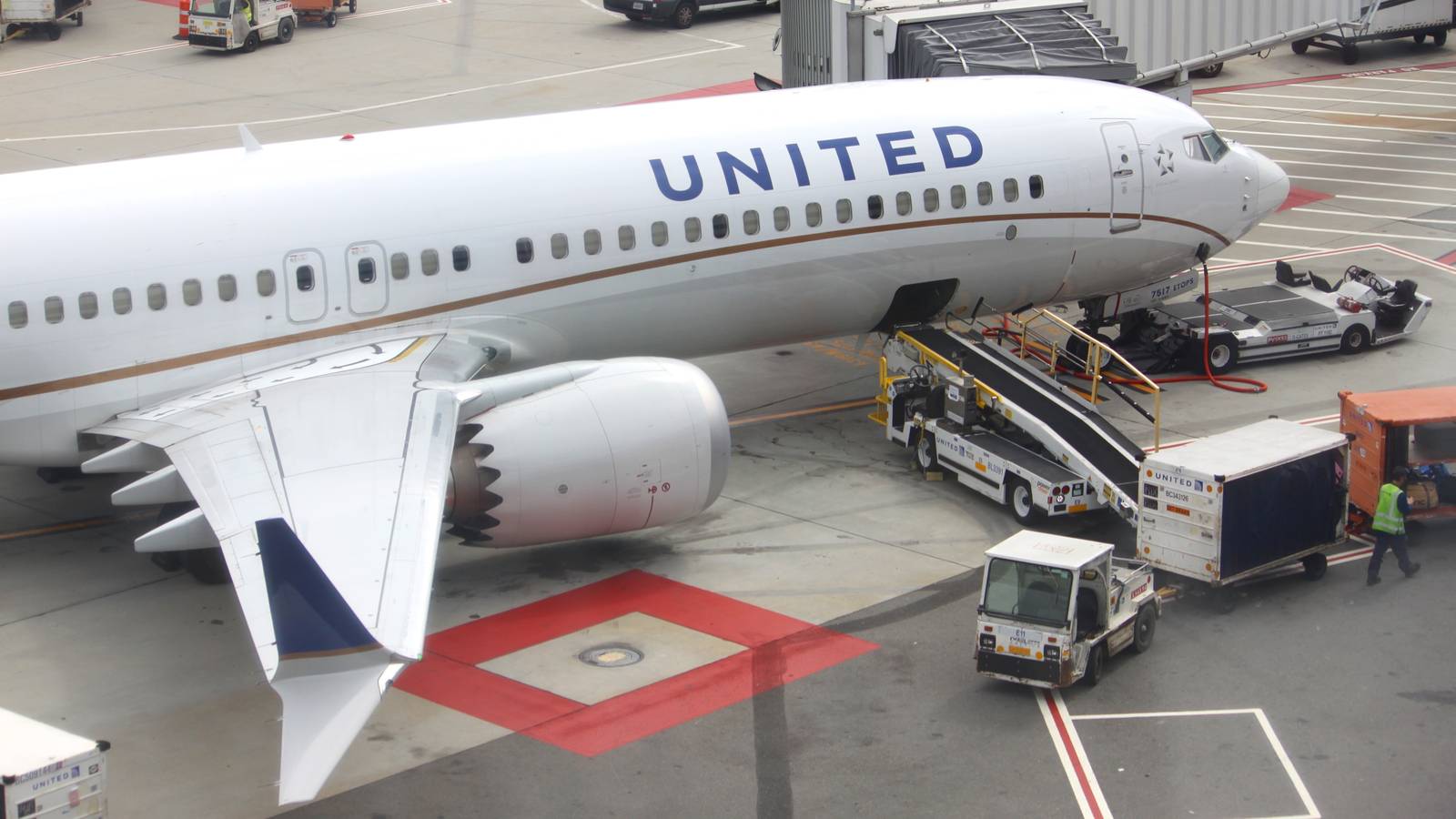 United Airlines Flight Delayed 4 Hours After Crew Leaves Due To Passenger  Smoking Weed In Lavatory