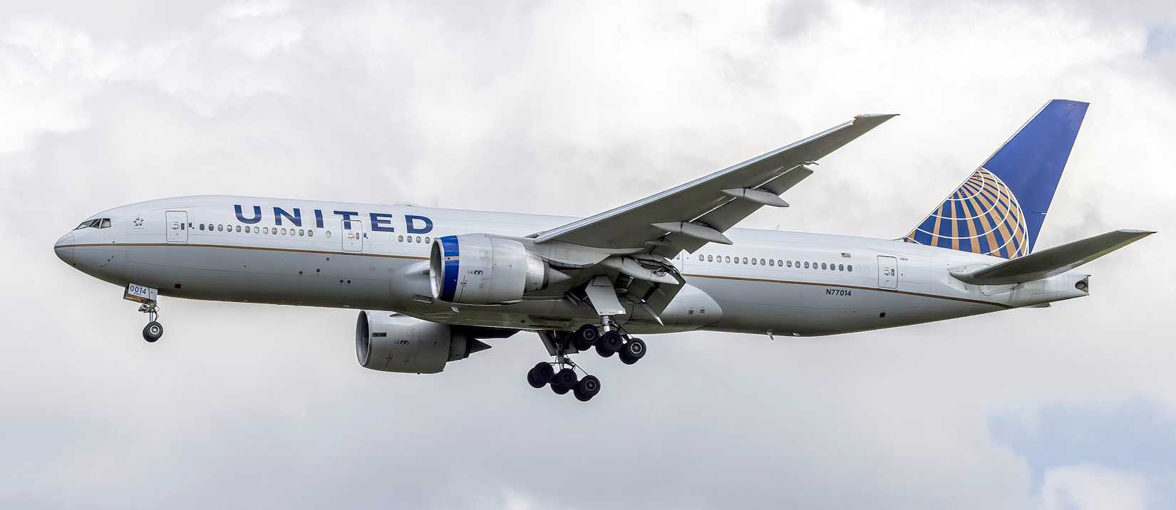 United Boeing 777-200